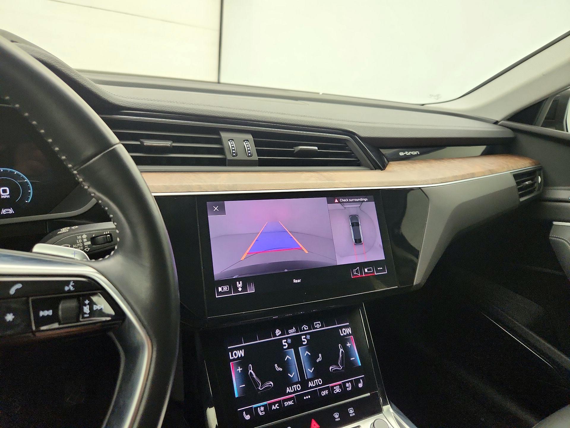 Thumbnail: 2020 Audi e-tron S - 15
