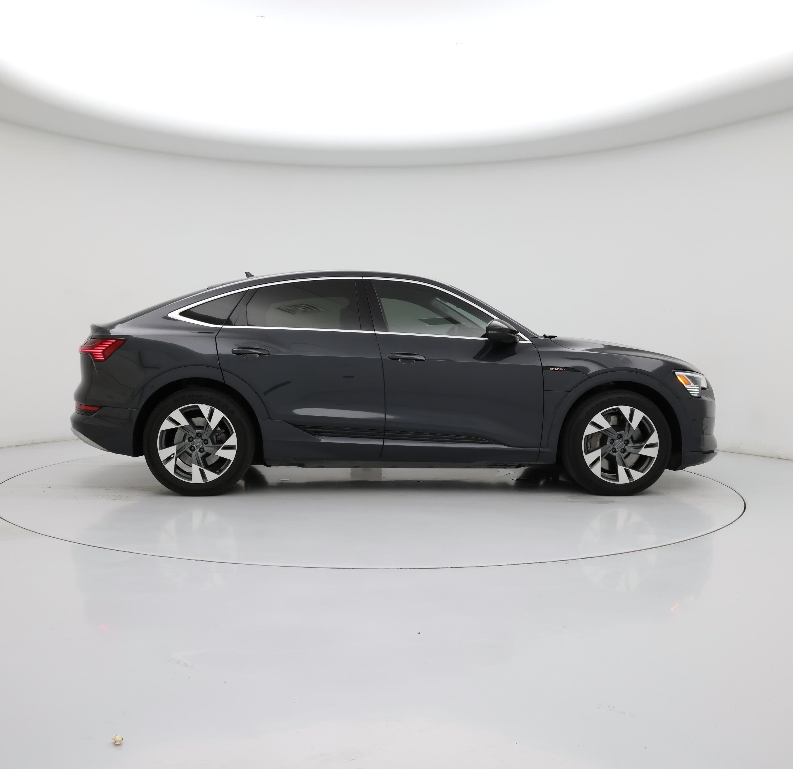 Thumbnail: 2020 Audi e-tron S - 7