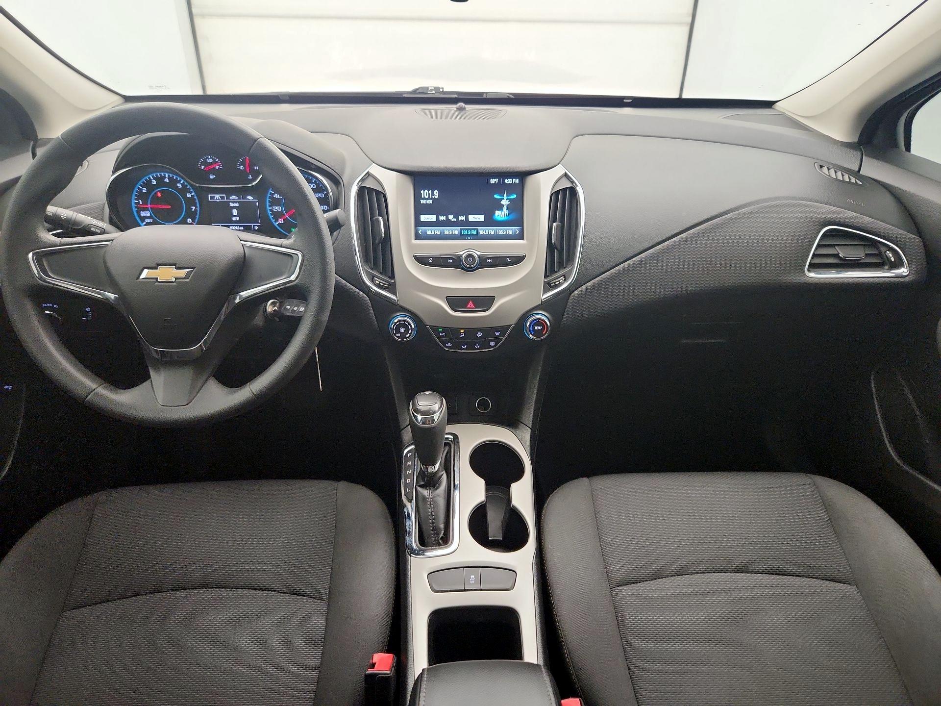 Thumbnail: 2018 Chevrolet Cruze - 9