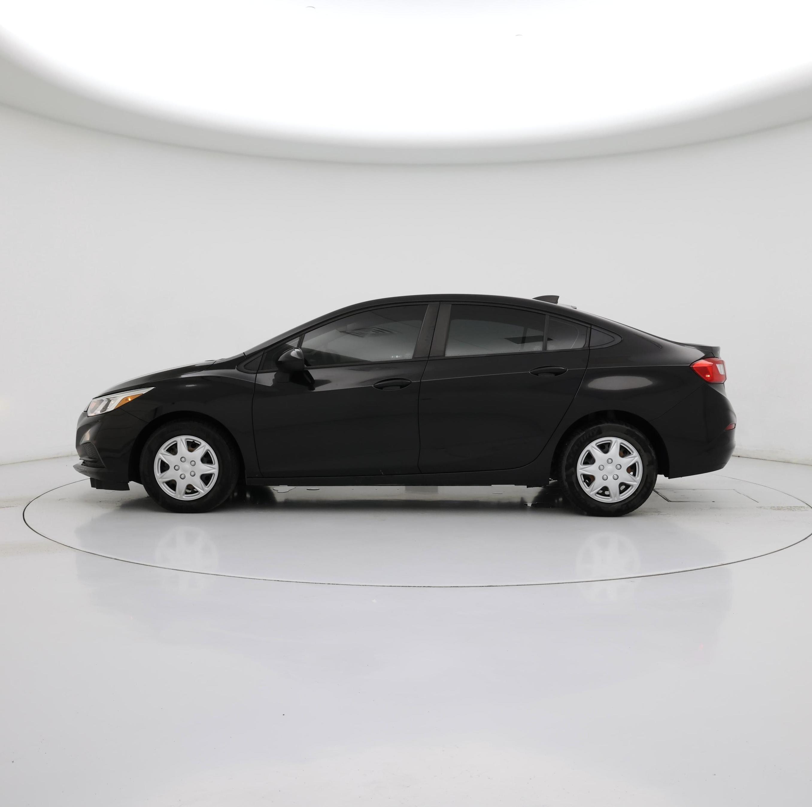 Thumbnail: 2018 Chevrolet Cruze - 3