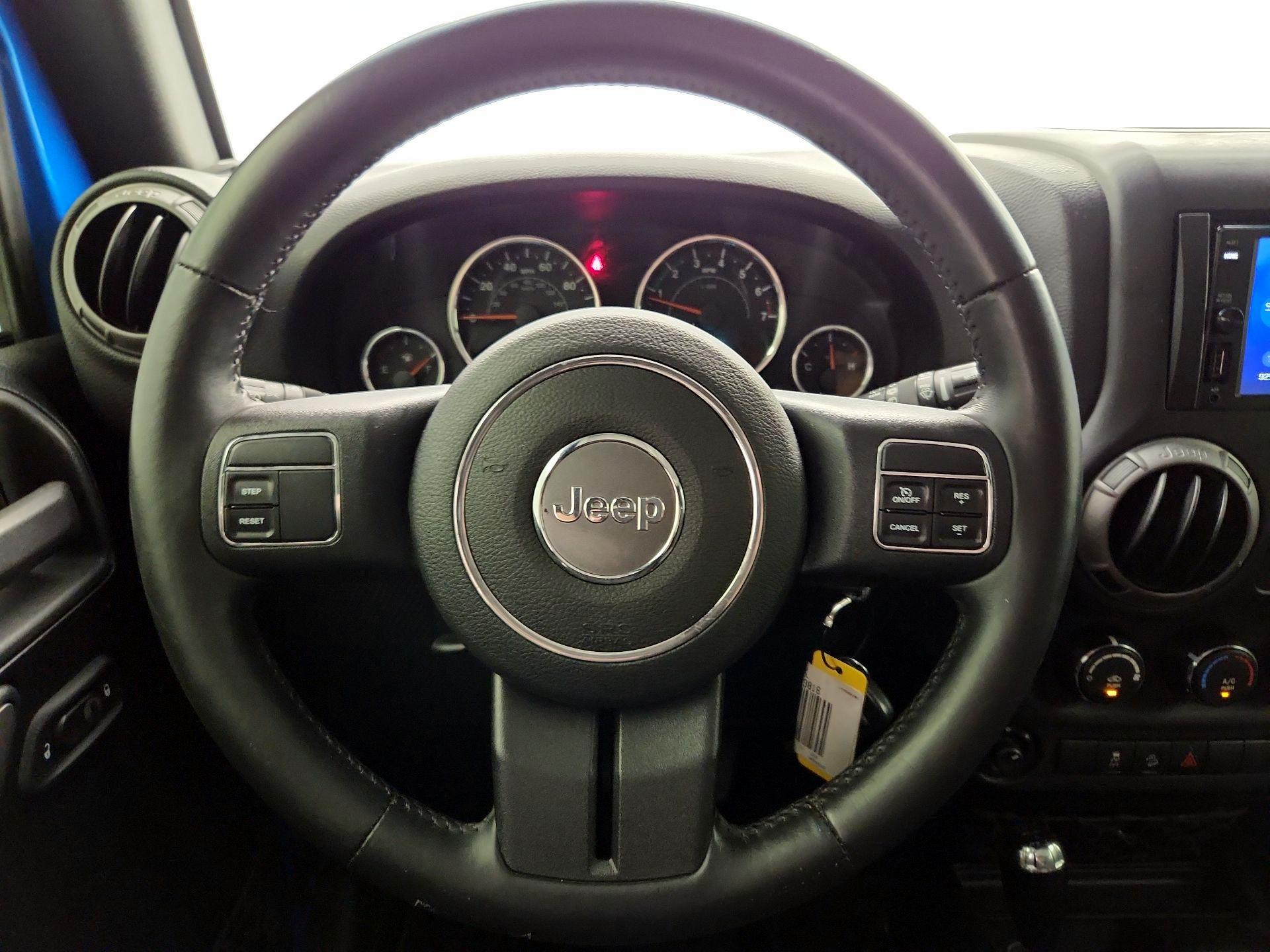 Thumbnail: 2015 Jeep Wrangler - 10