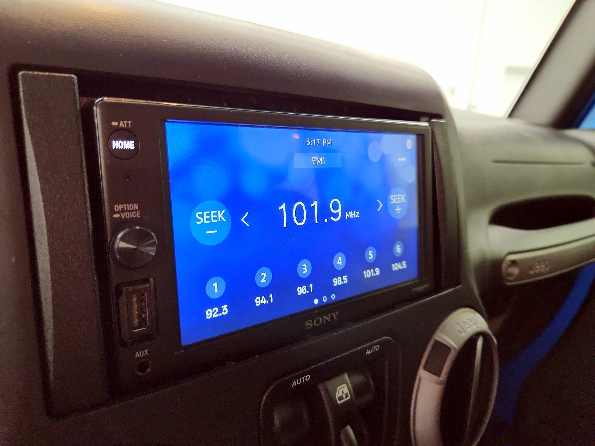 Thumbnail: 2015 Jeep Wrangler - 14