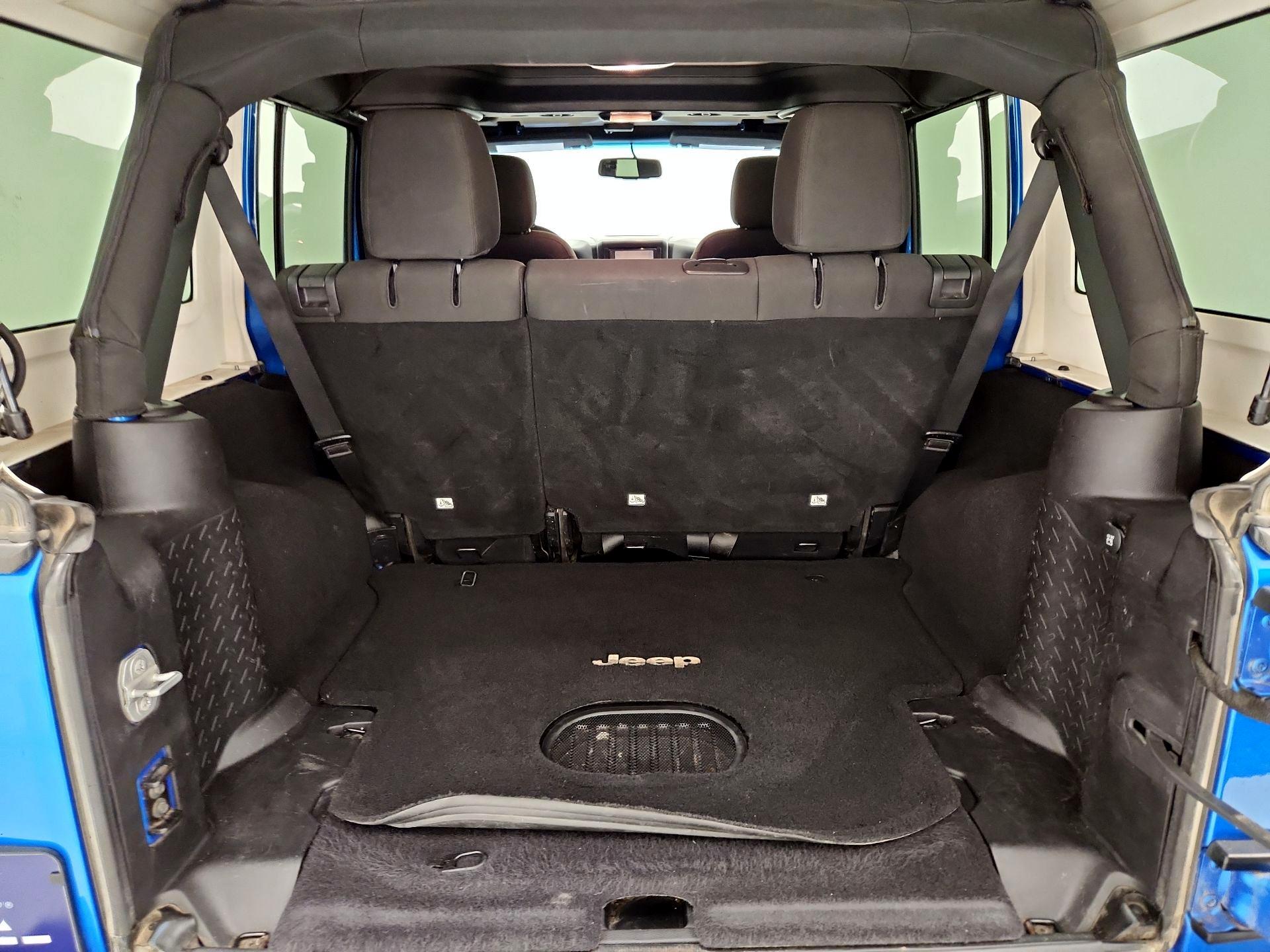 Thumbnail: 2015 Jeep Wrangler - 19