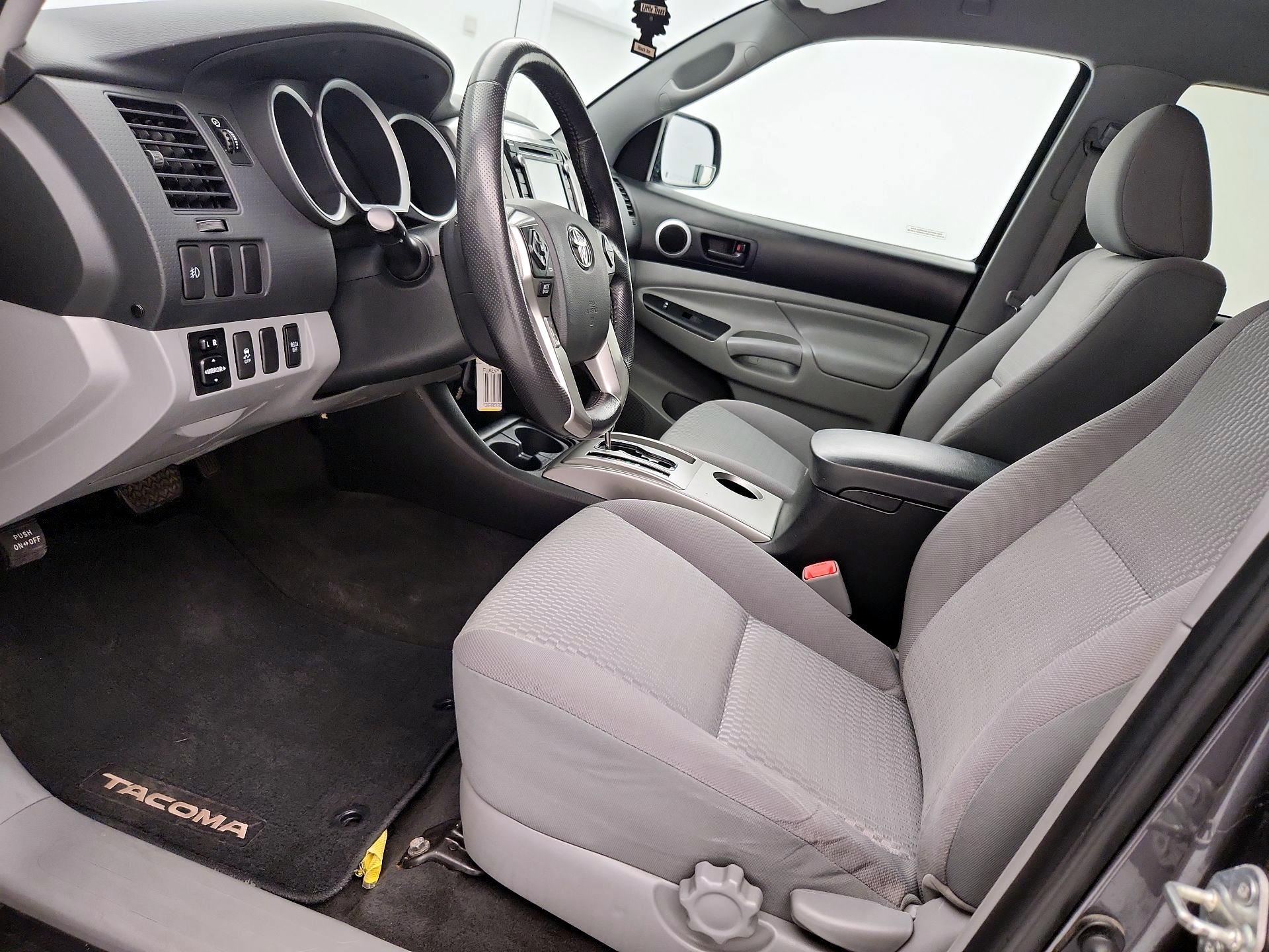 Thumbnail: 2015 Toyota Tacoma - 11
