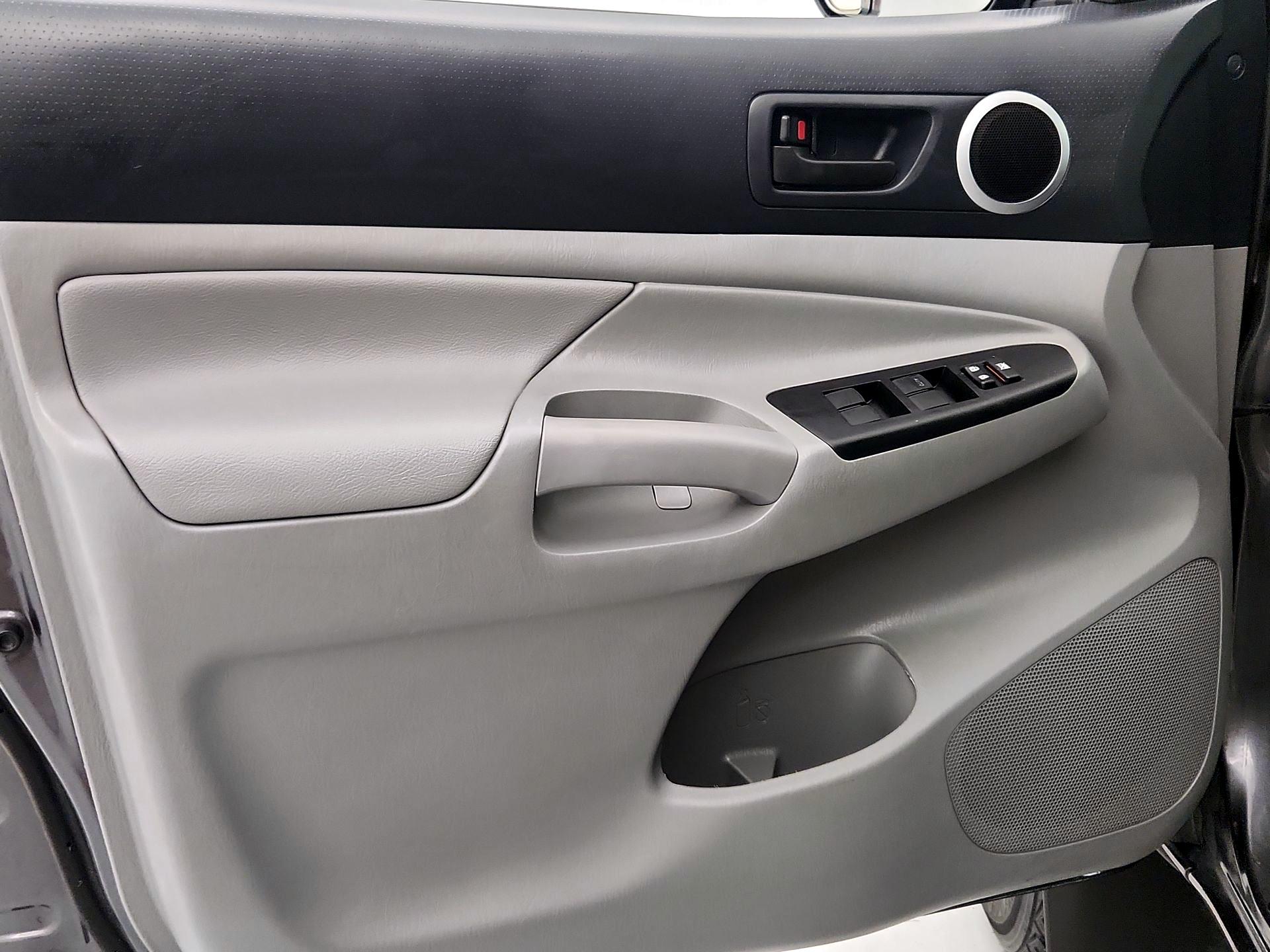 Thumbnail: 2015 Toyota Tacoma - 12