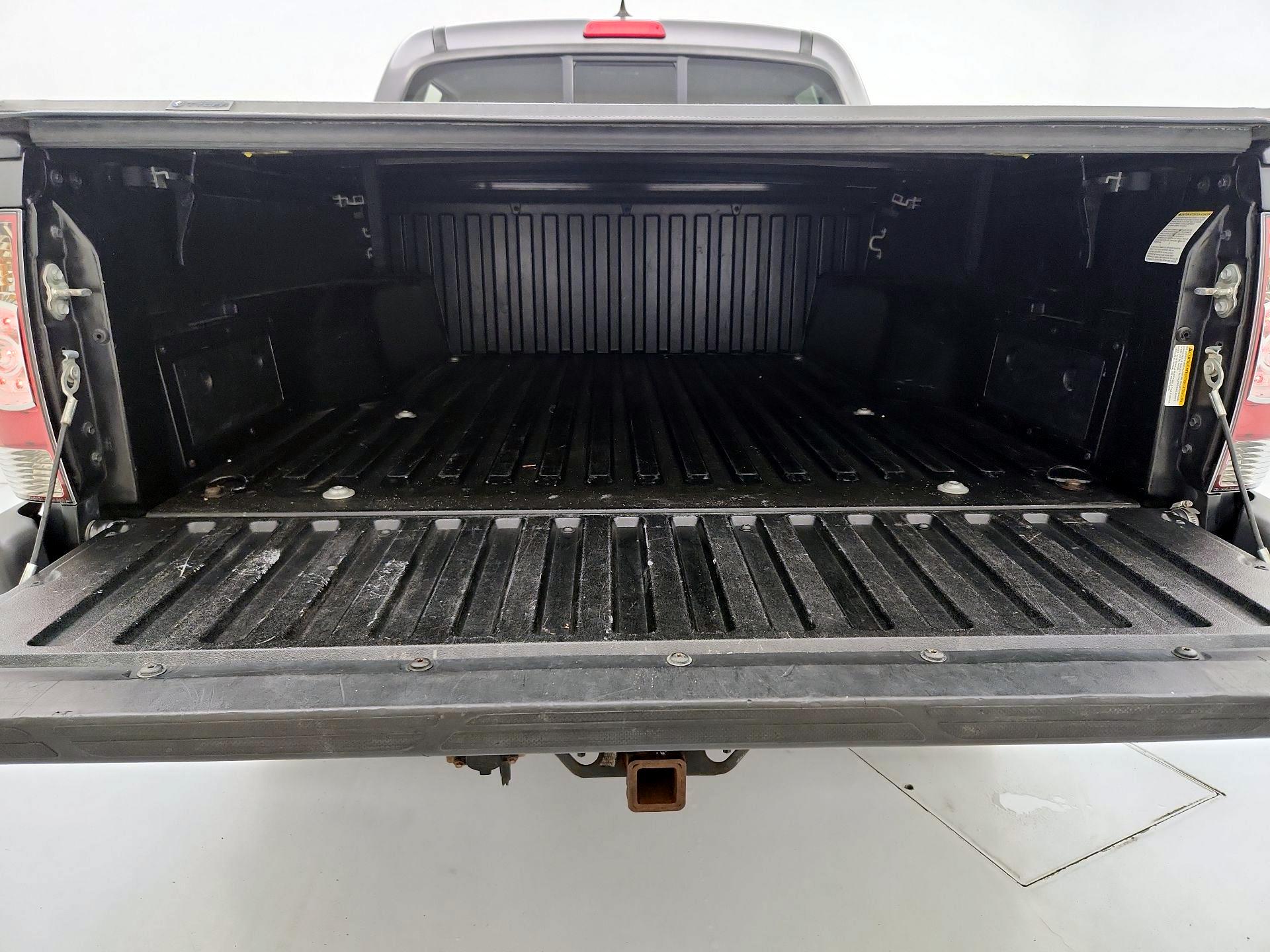 Thumbnail: 2015 Toyota Tacoma - 20