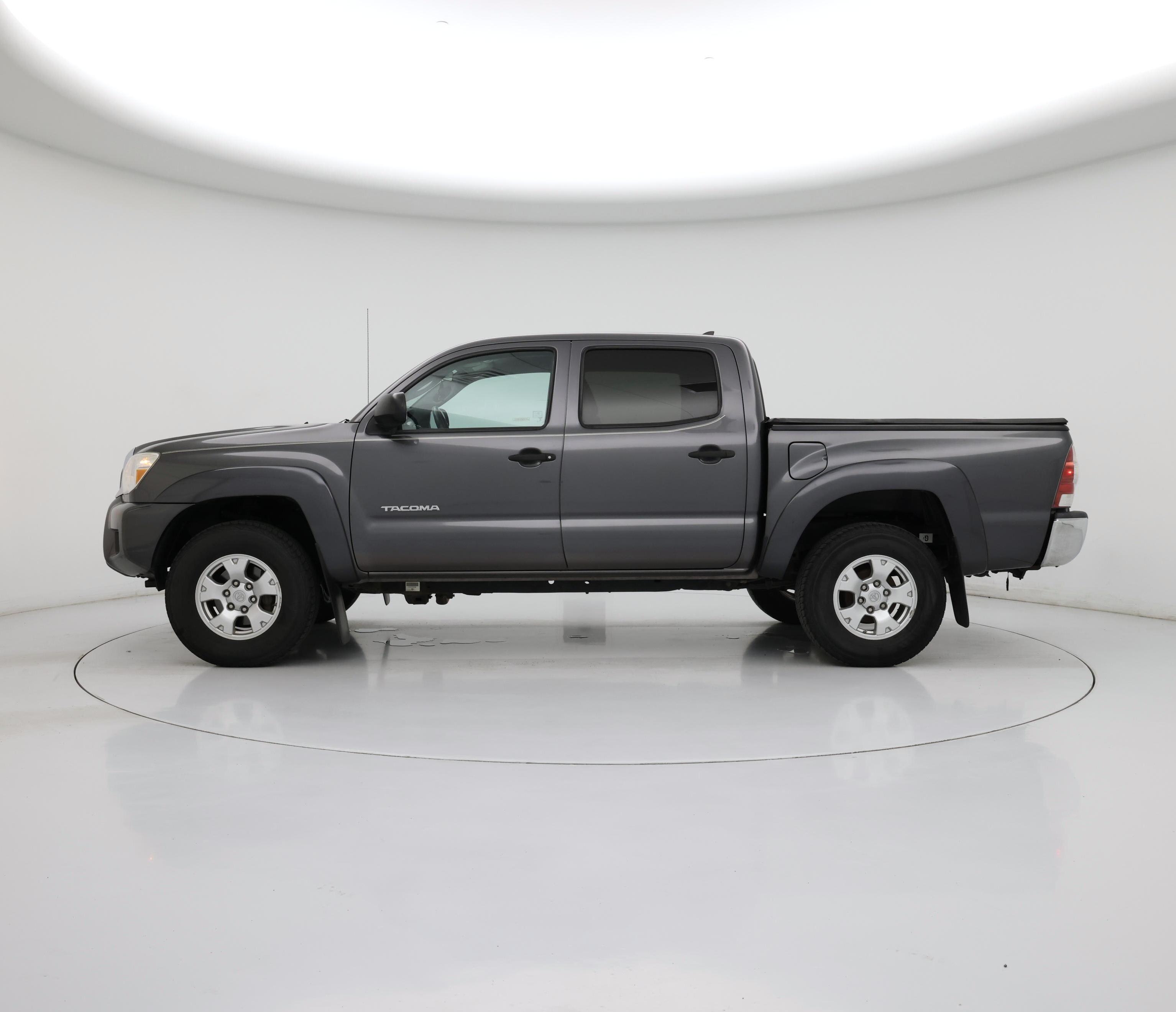 Thumbnail: 2015 Toyota Tacoma - 3