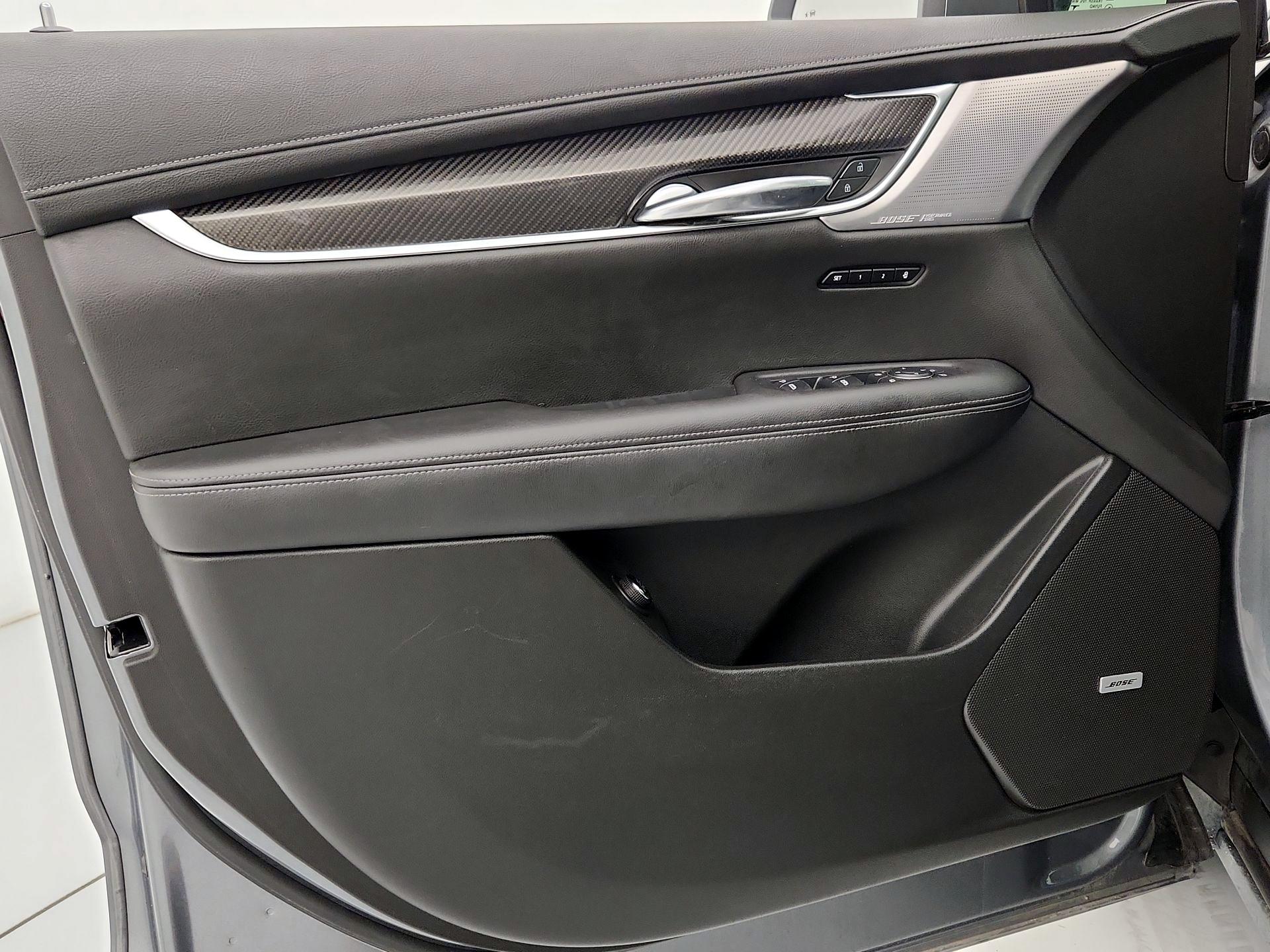 Thumbnail: 2020 Cadillac XT6 - 12