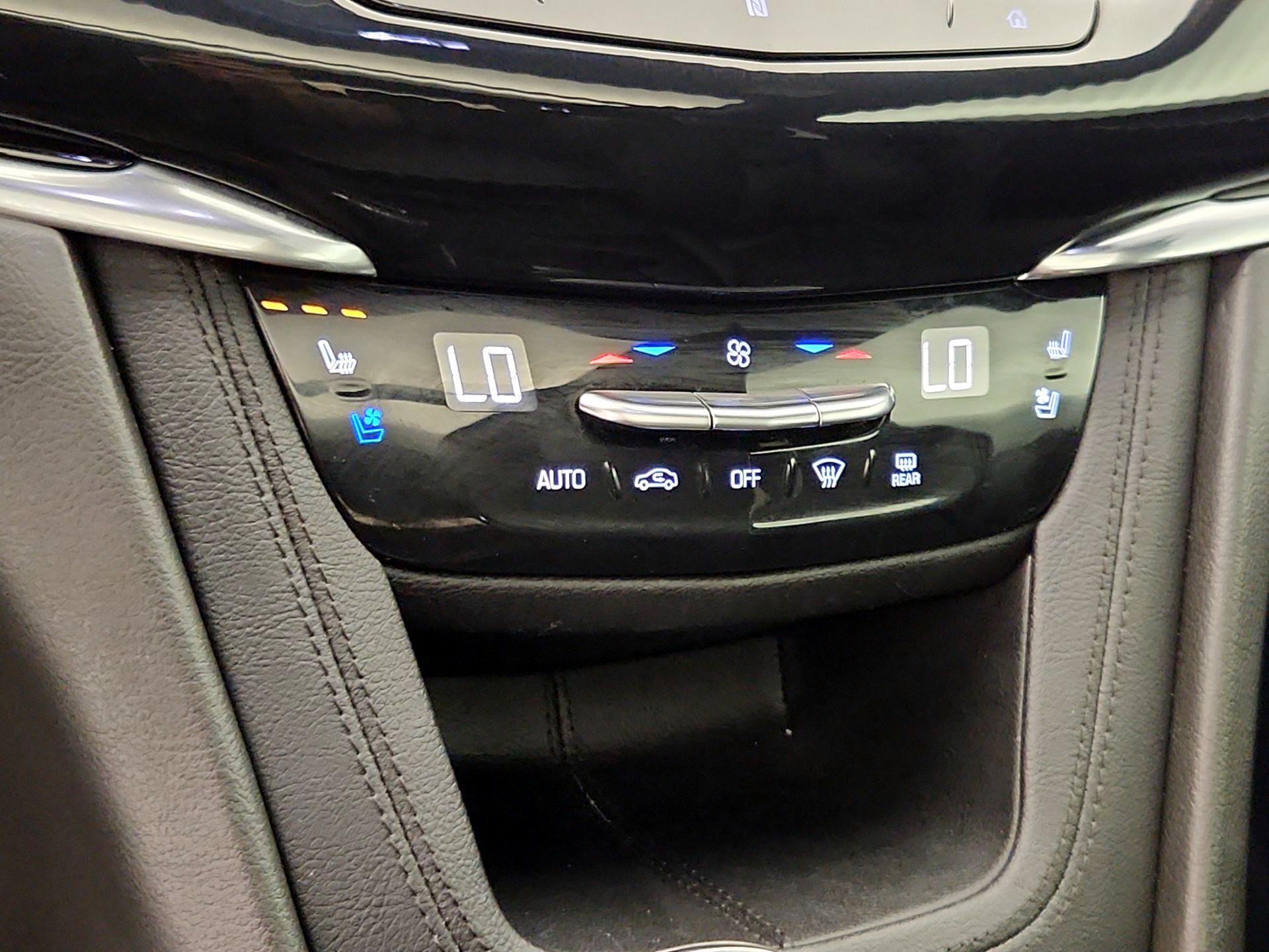 Thumbnail: 2020 Cadillac XT6 - 17