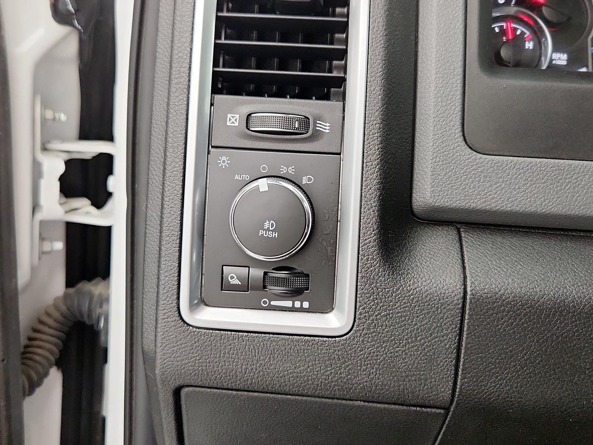 Thumbnail: 2019 RAM 1500 Classic - 13