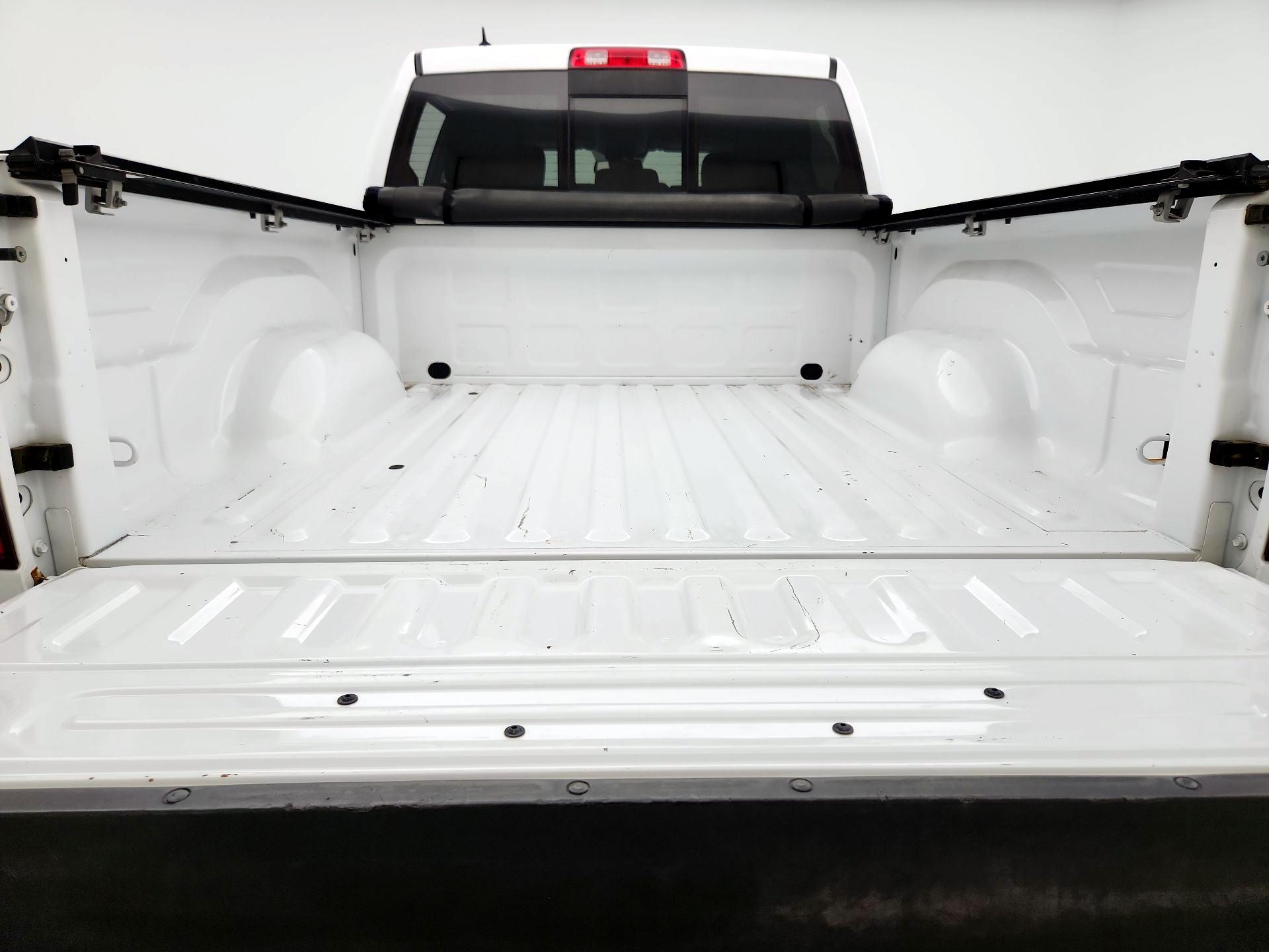 Thumbnail: 2019 RAM 1500 Classic - 19
