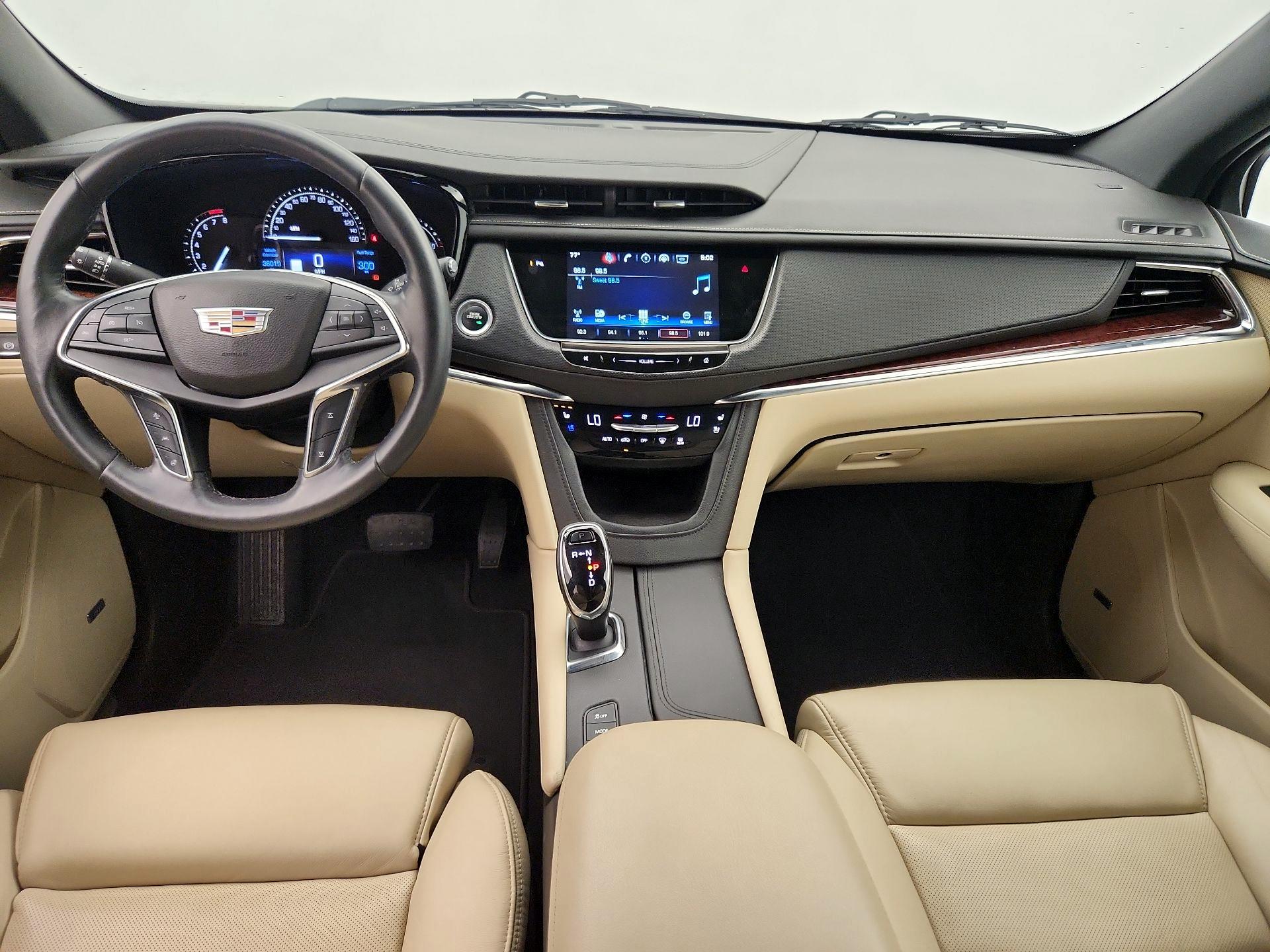 Thumbnail: 2017 Cadillac XT5 - 9