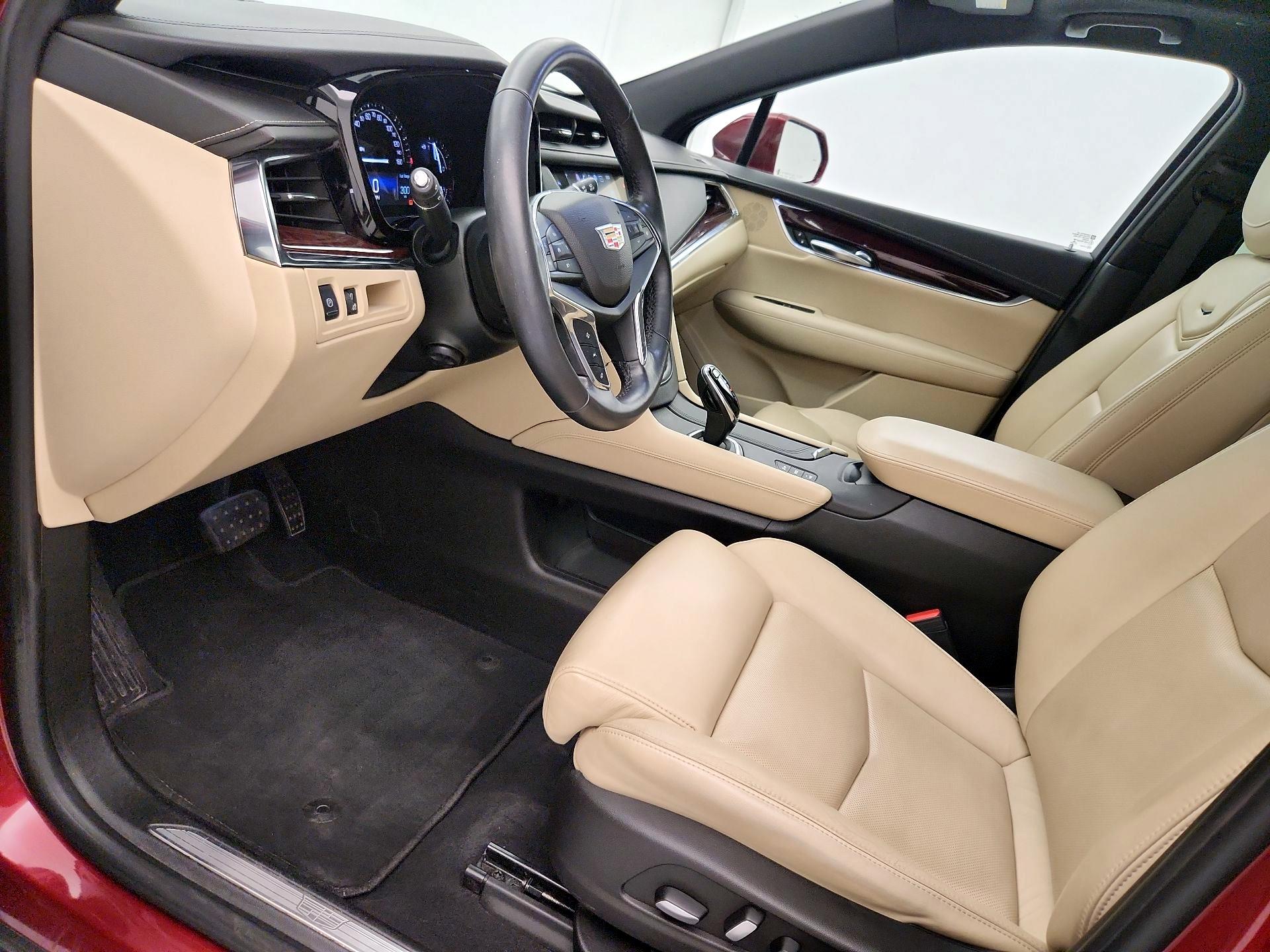Thumbnail: 2017 Cadillac XT5 - 11