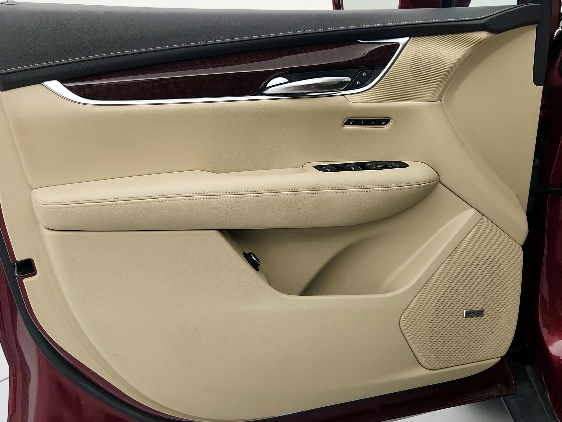 Thumbnail: 2017 Cadillac XT5 - 12