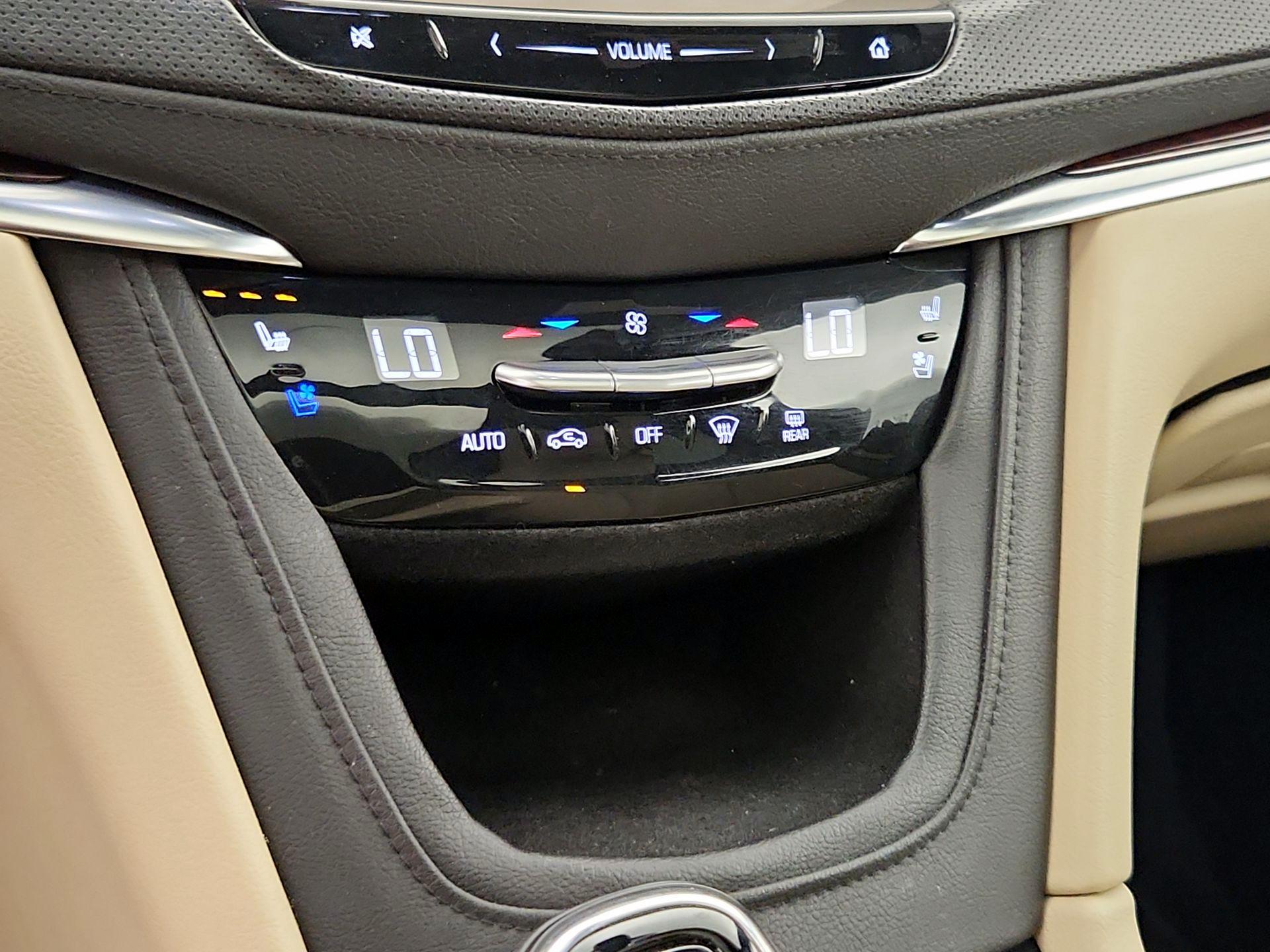 Thumbnail: 2017 Cadillac XT5 - 17