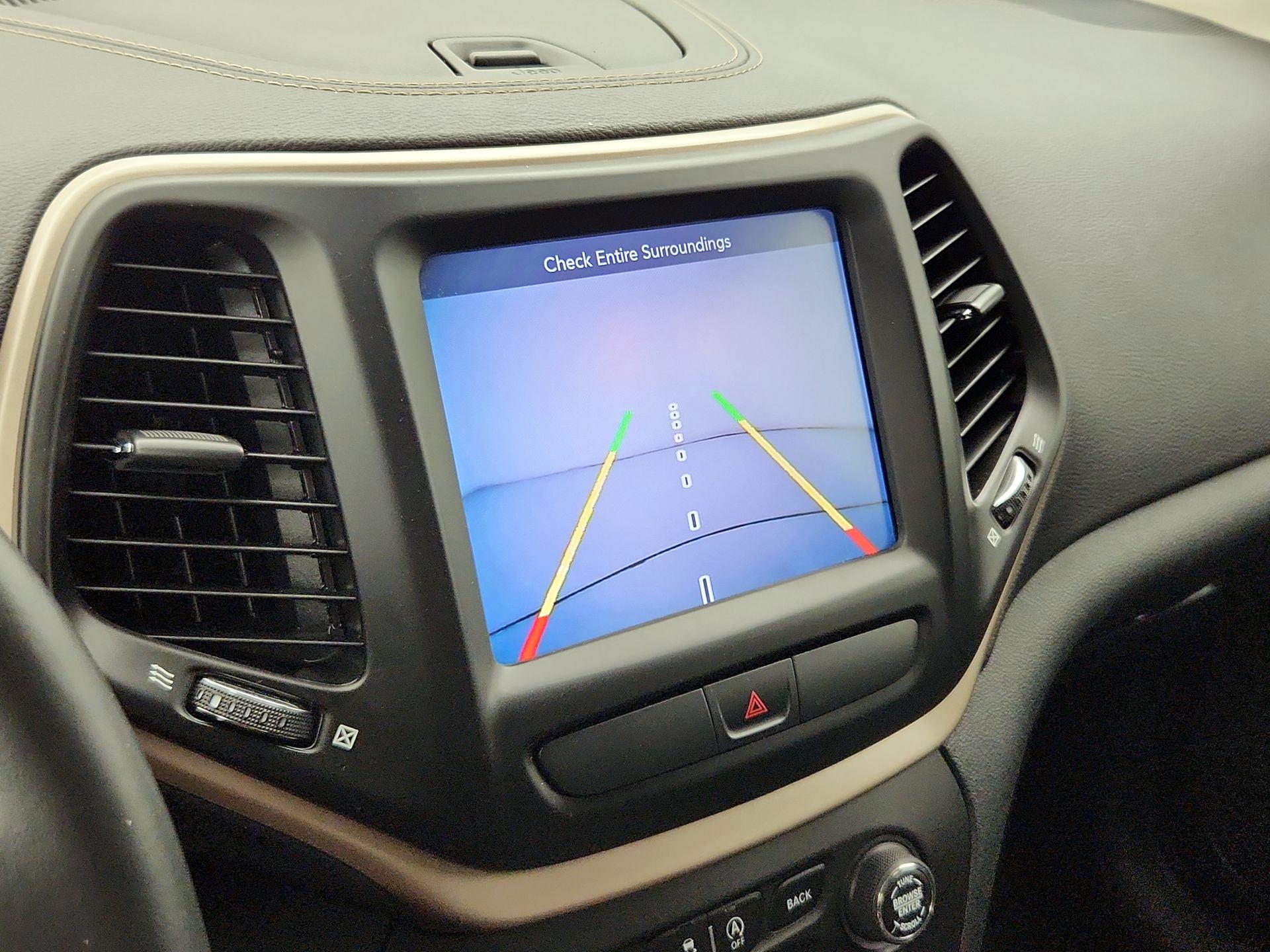 Thumbnail: 2016 Jeep Cherokee - 14