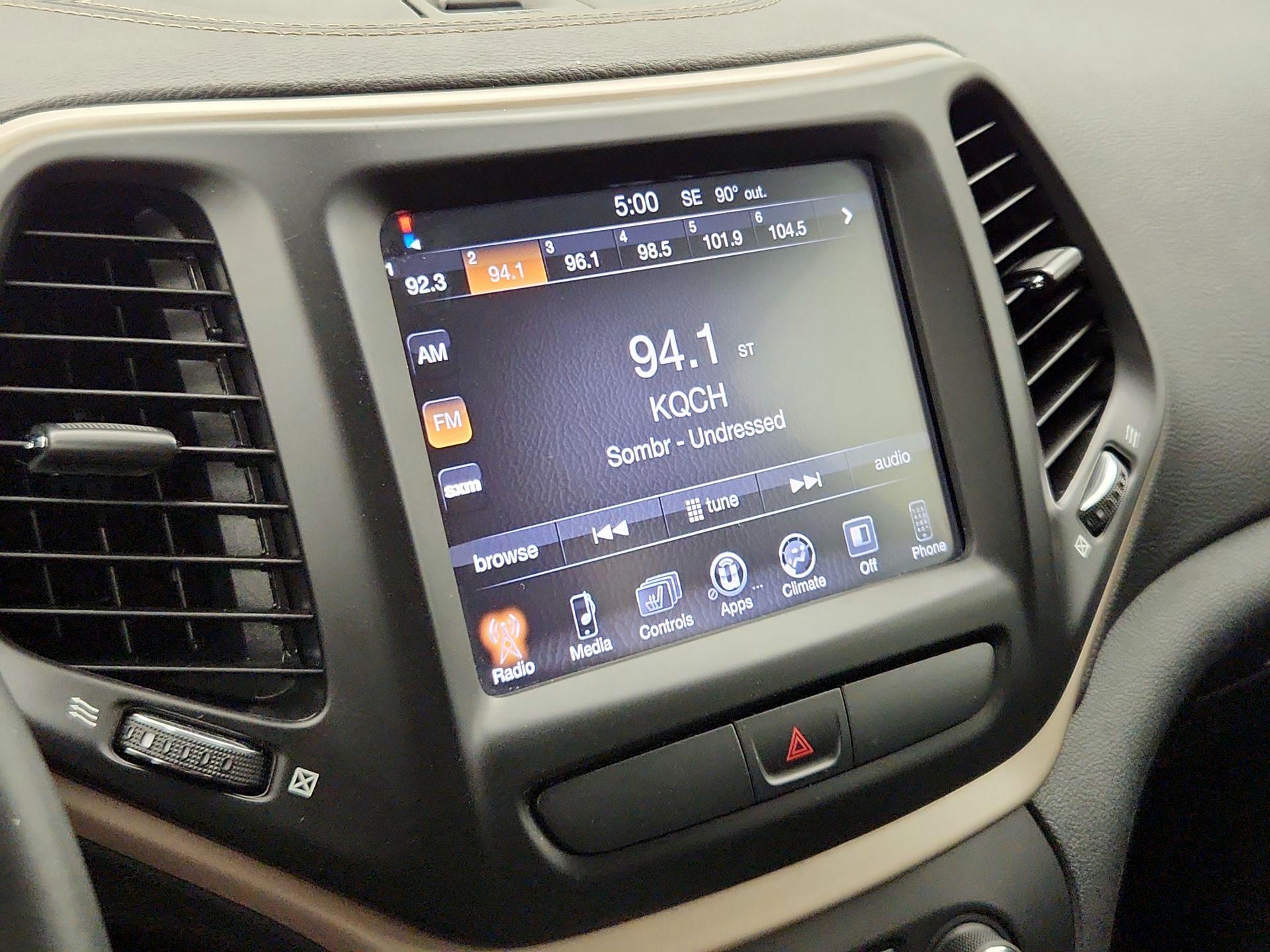 Thumbnail: 2016 Jeep Cherokee - 15