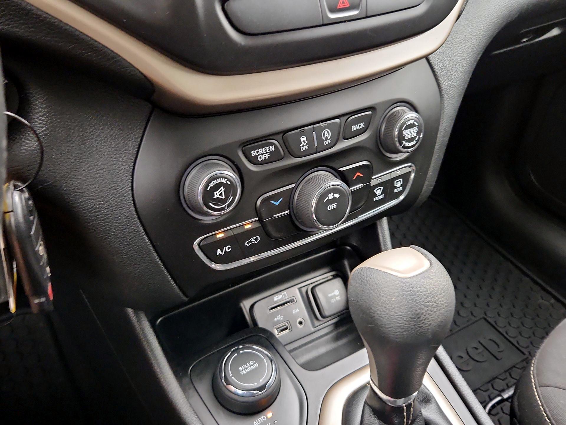 Thumbnail: 2016 Jeep Cherokee - 16