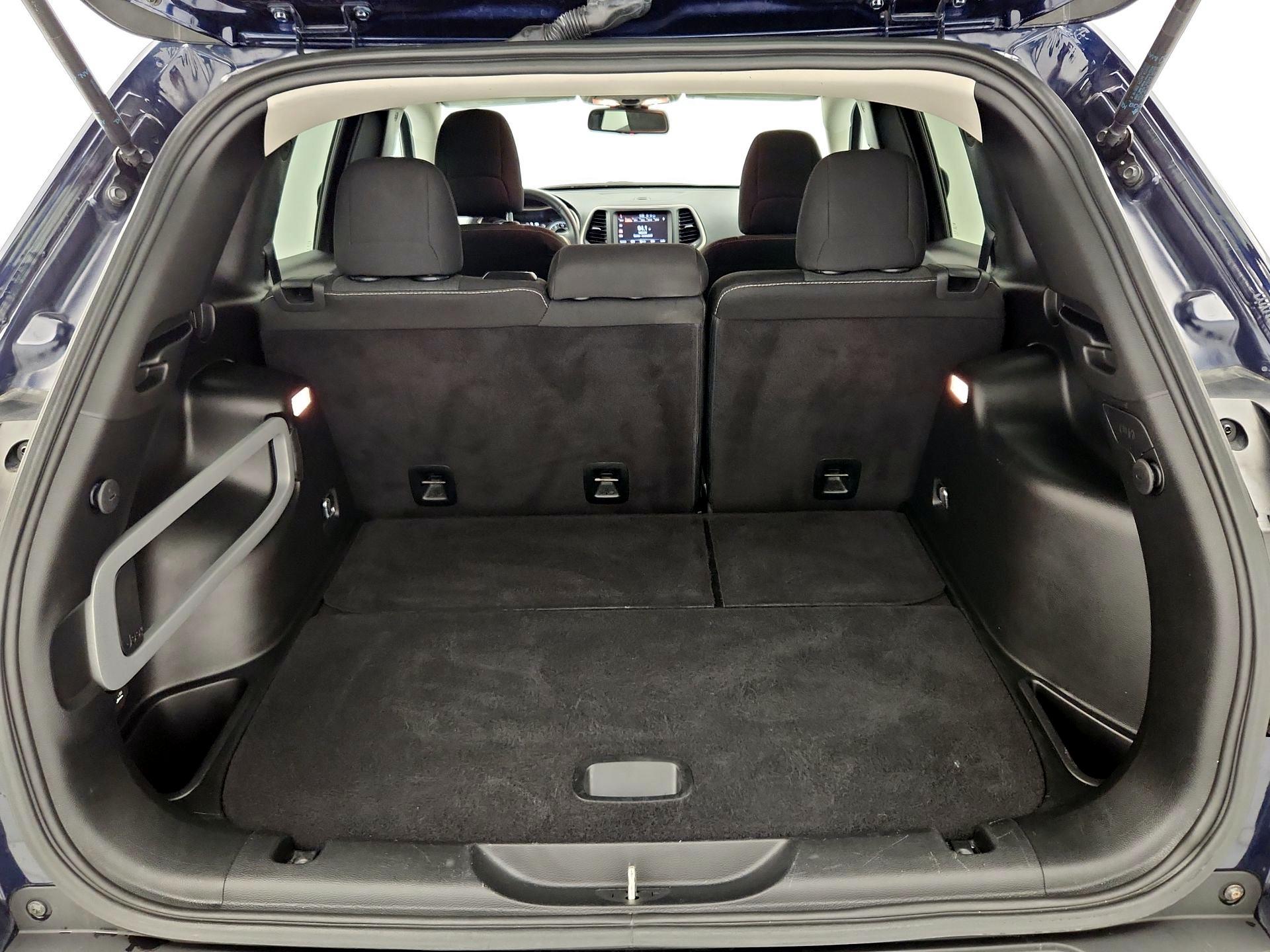 Thumbnail: 2016 Jeep Cherokee - 20