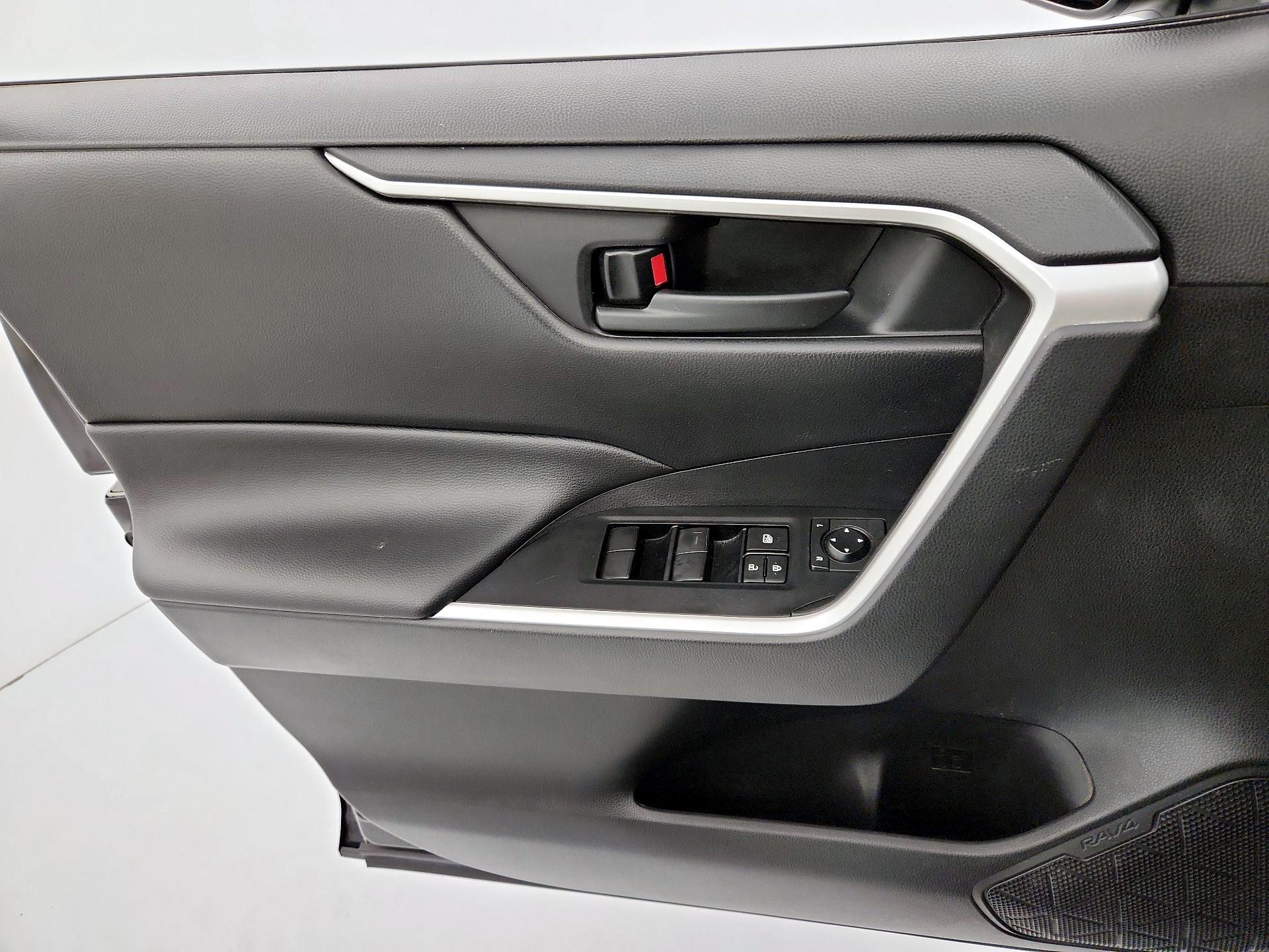 Thumbnail: 2021 Toyota RAV4 - 12