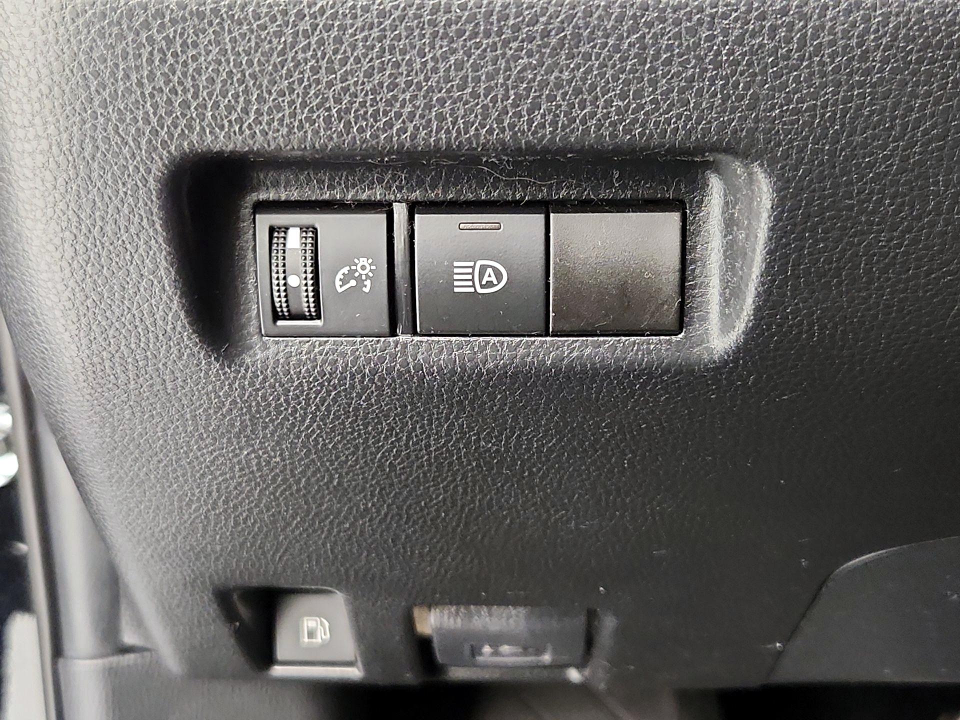 Thumbnail: 2021 Toyota RAV4 - 13