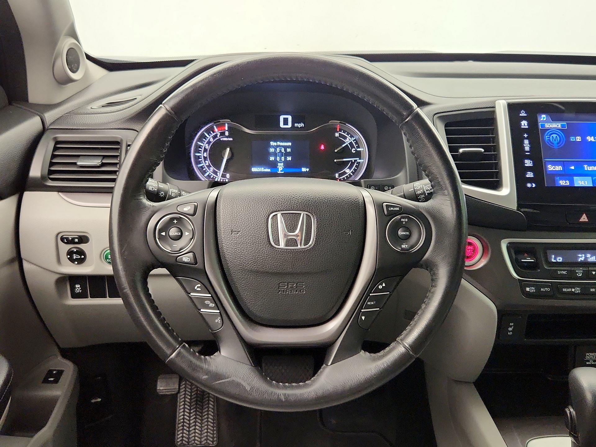 Thumbnail: 2017 Honda Pilot - 10