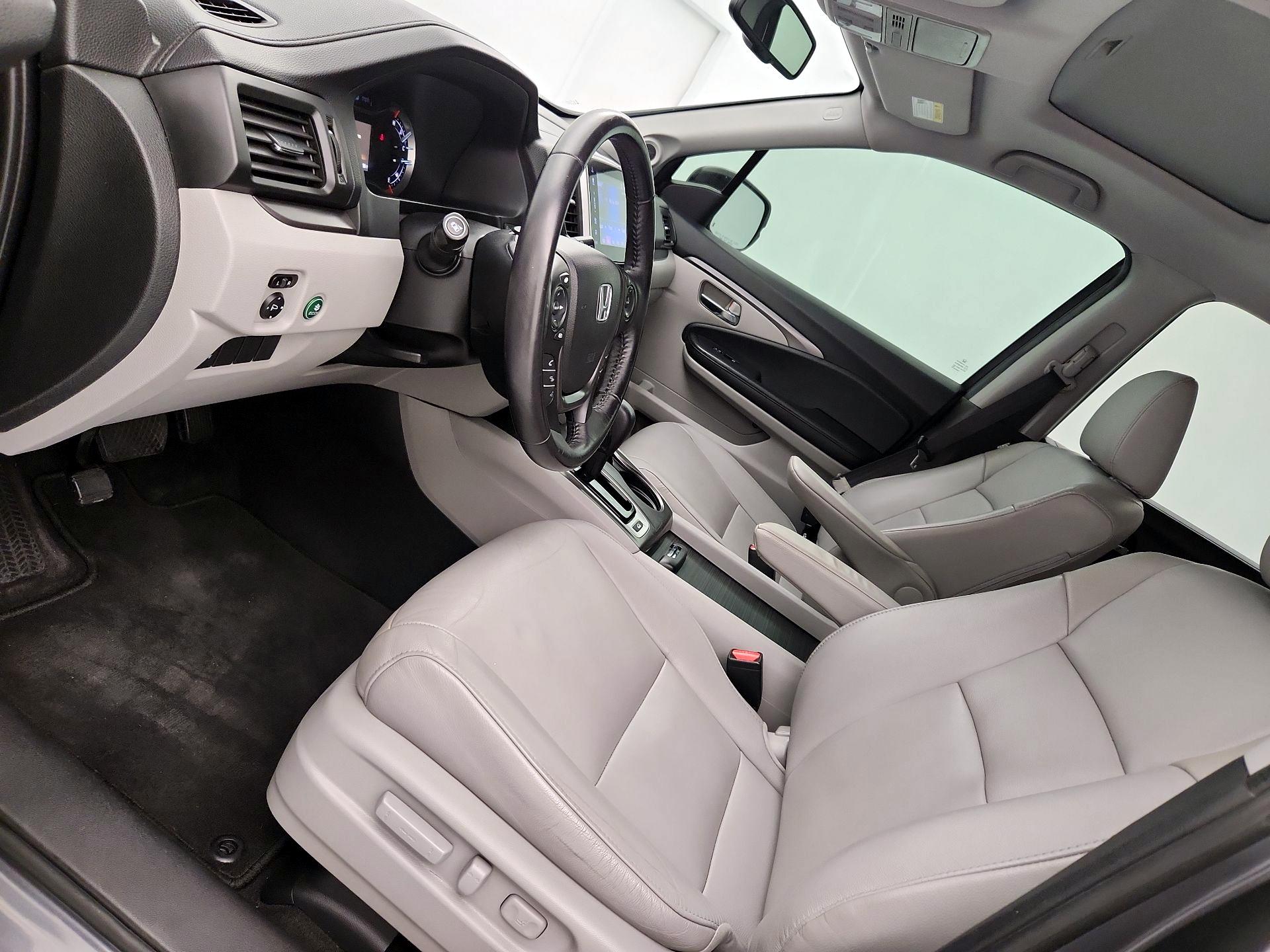 Thumbnail: 2017 Honda Pilot - 11
