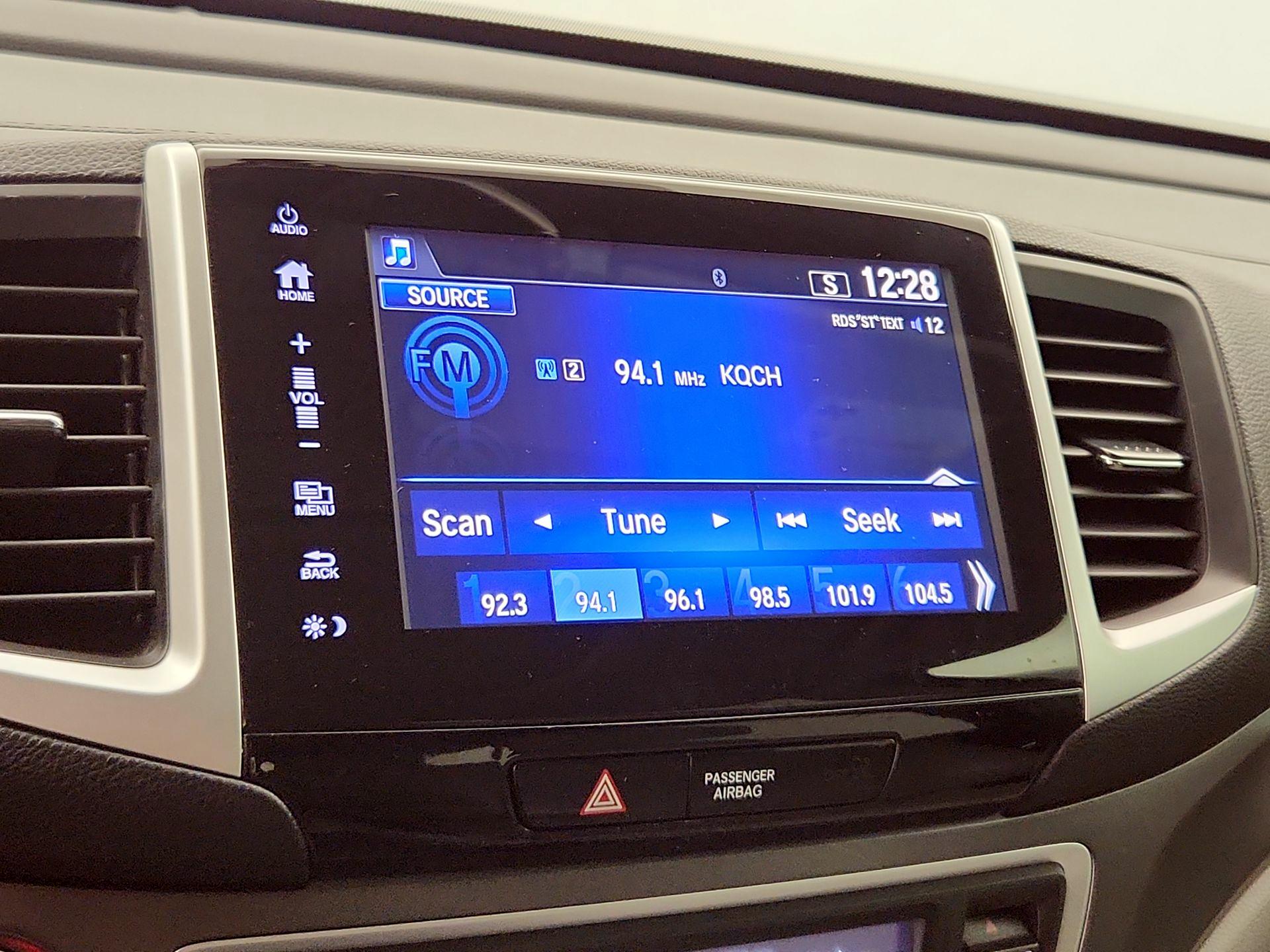 Thumbnail: 2017 Honda Pilot - 15