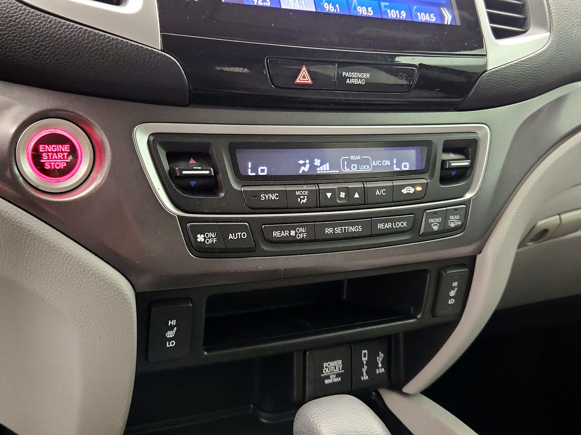 Thumbnail: 2017 Honda Pilot - 16