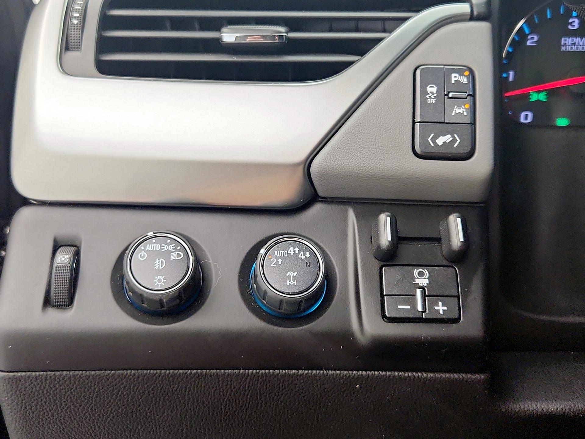 Thumbnail: 2018 Chevrolet Tahoe - 13