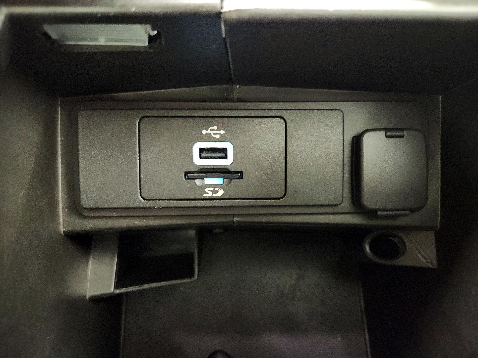 Thumbnail: 2016 Ford Fusion - 18