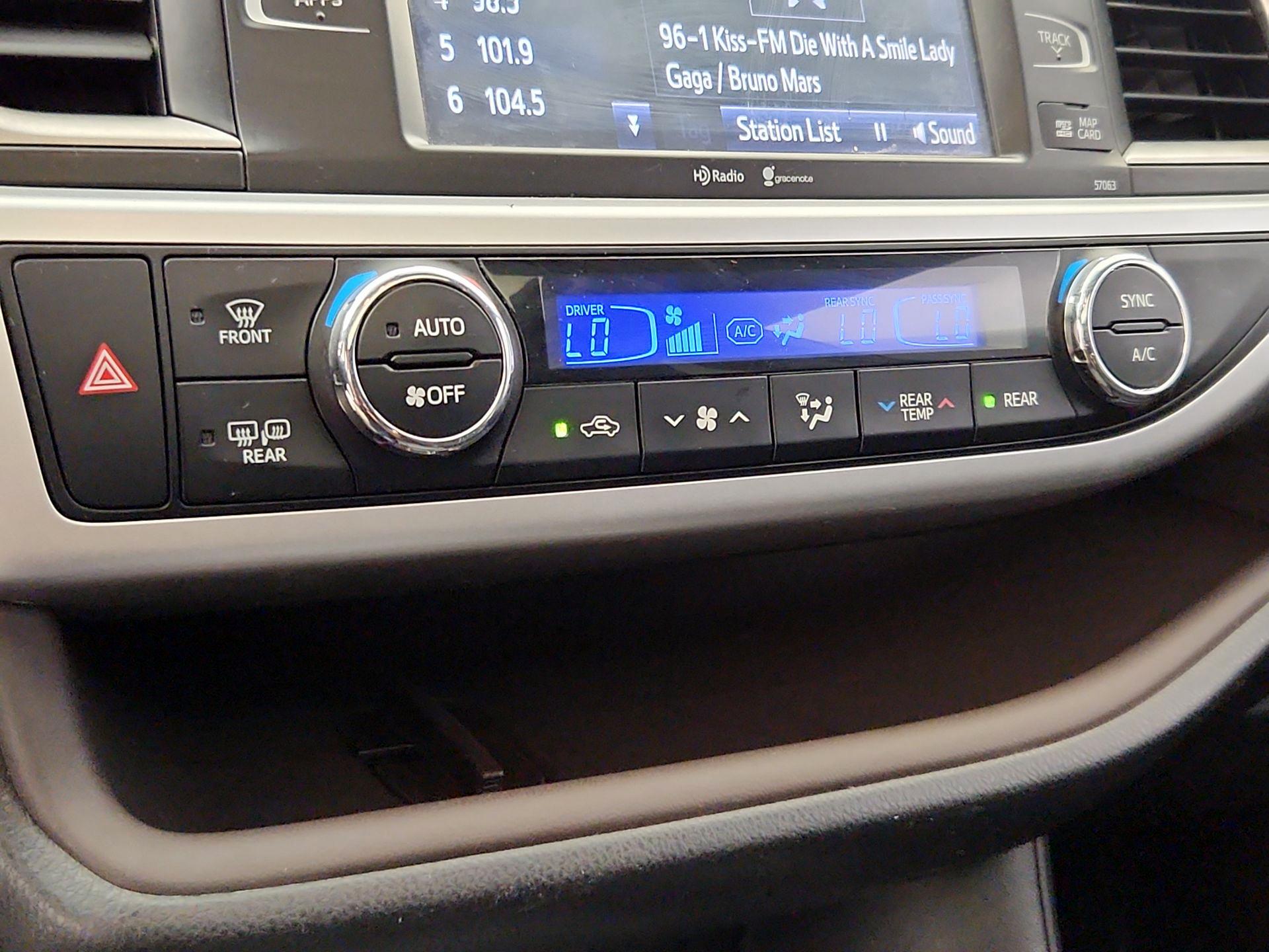 Thumbnail: 2015 Toyota Highlander - 16