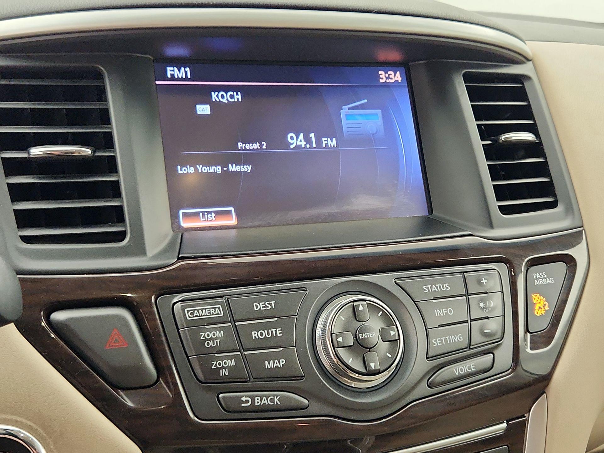 Thumbnail: 2016 Nissan Pathfinder - 16