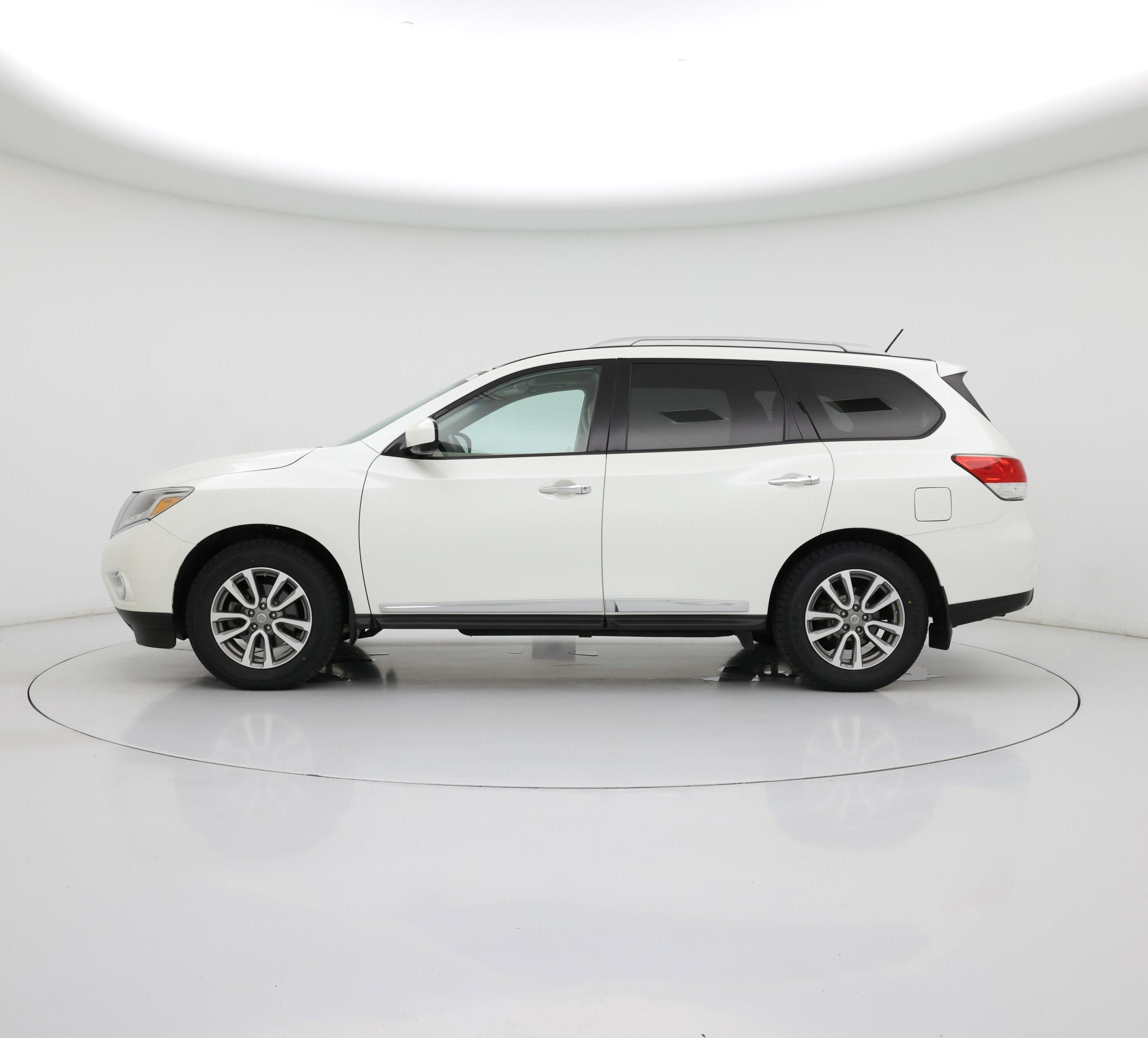 Thumbnail: 2016 Nissan Pathfinder - 3