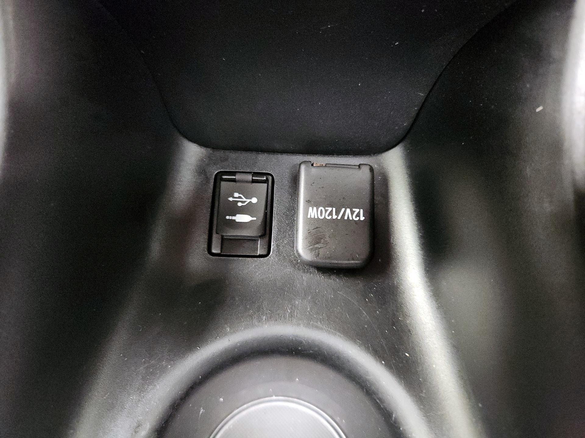 Thumbnail: 2018 Toyota Prius - 18