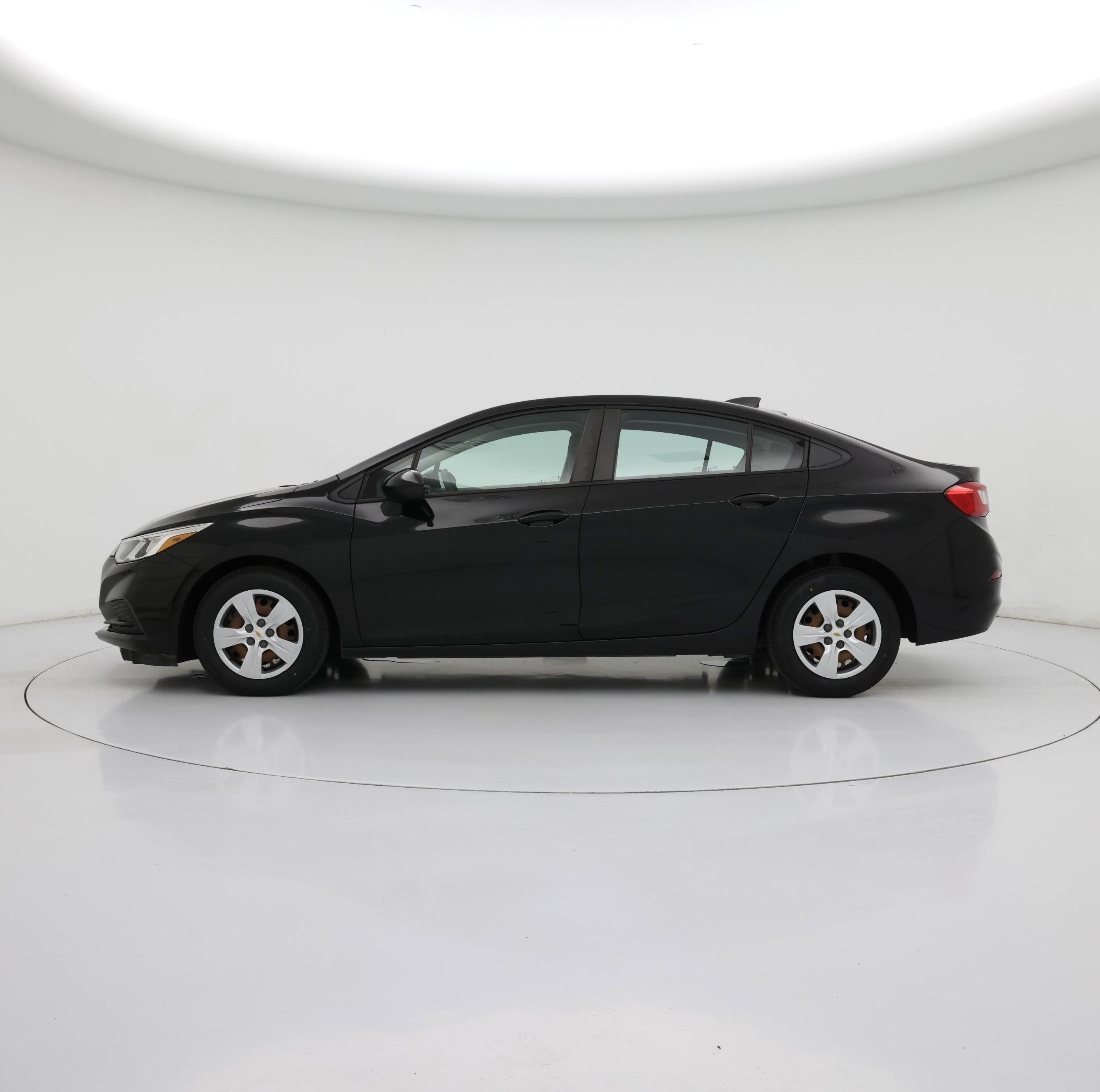 Thumbnail: 2018 Chevrolet Cruze - 3