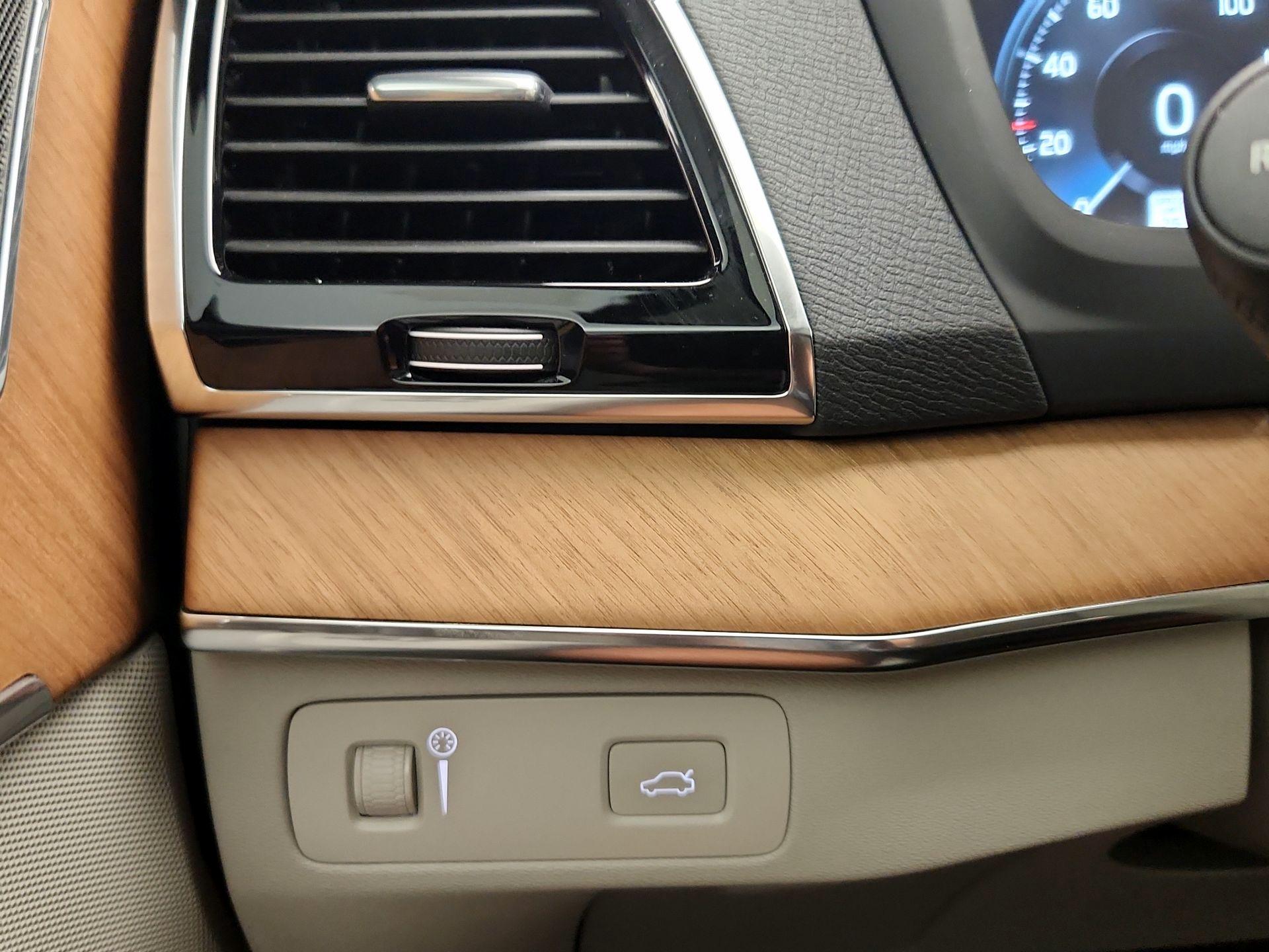 Thumbnail: 2022 Volvo XC90 - 13