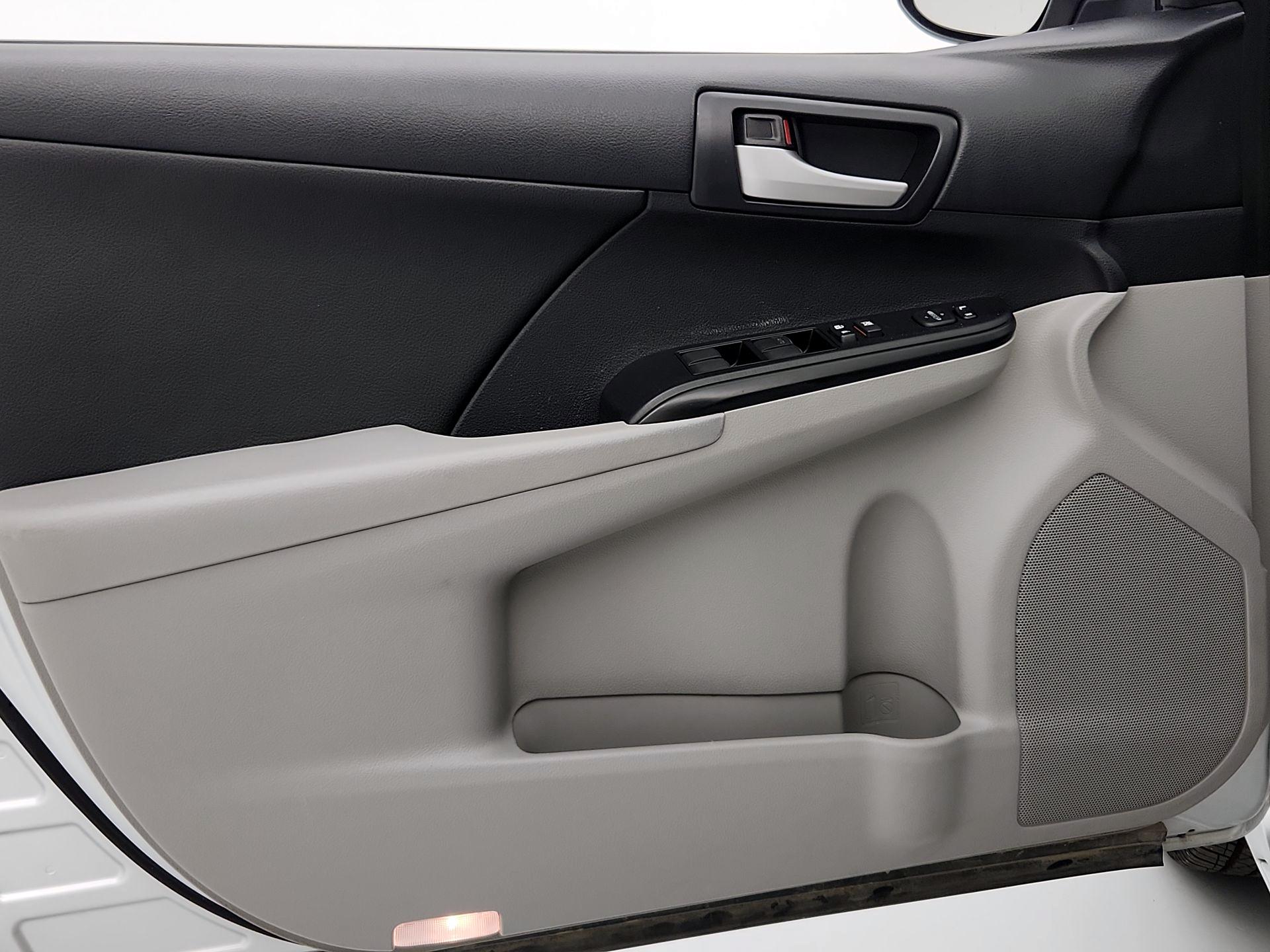 Thumbnail: 2014 Toyota Camry - 12