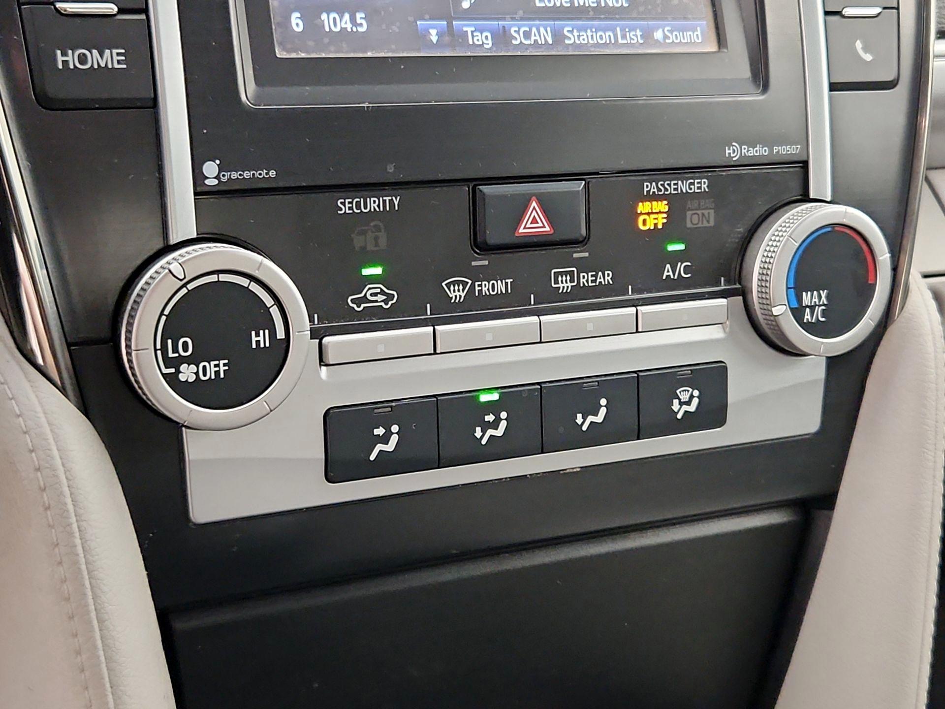 Thumbnail: 2014 Toyota Camry - 16