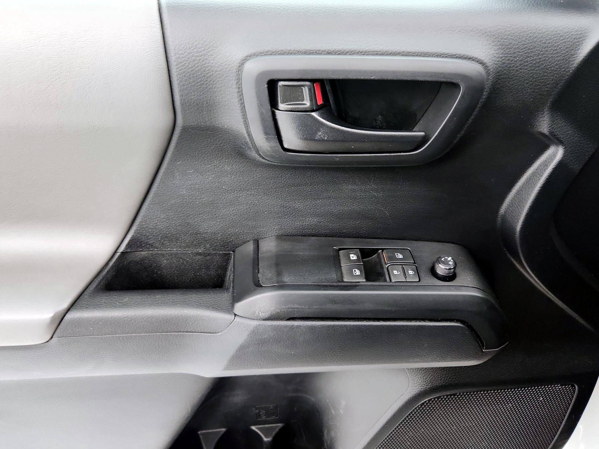 Thumbnail: 2019 Toyota Tacoma - 12