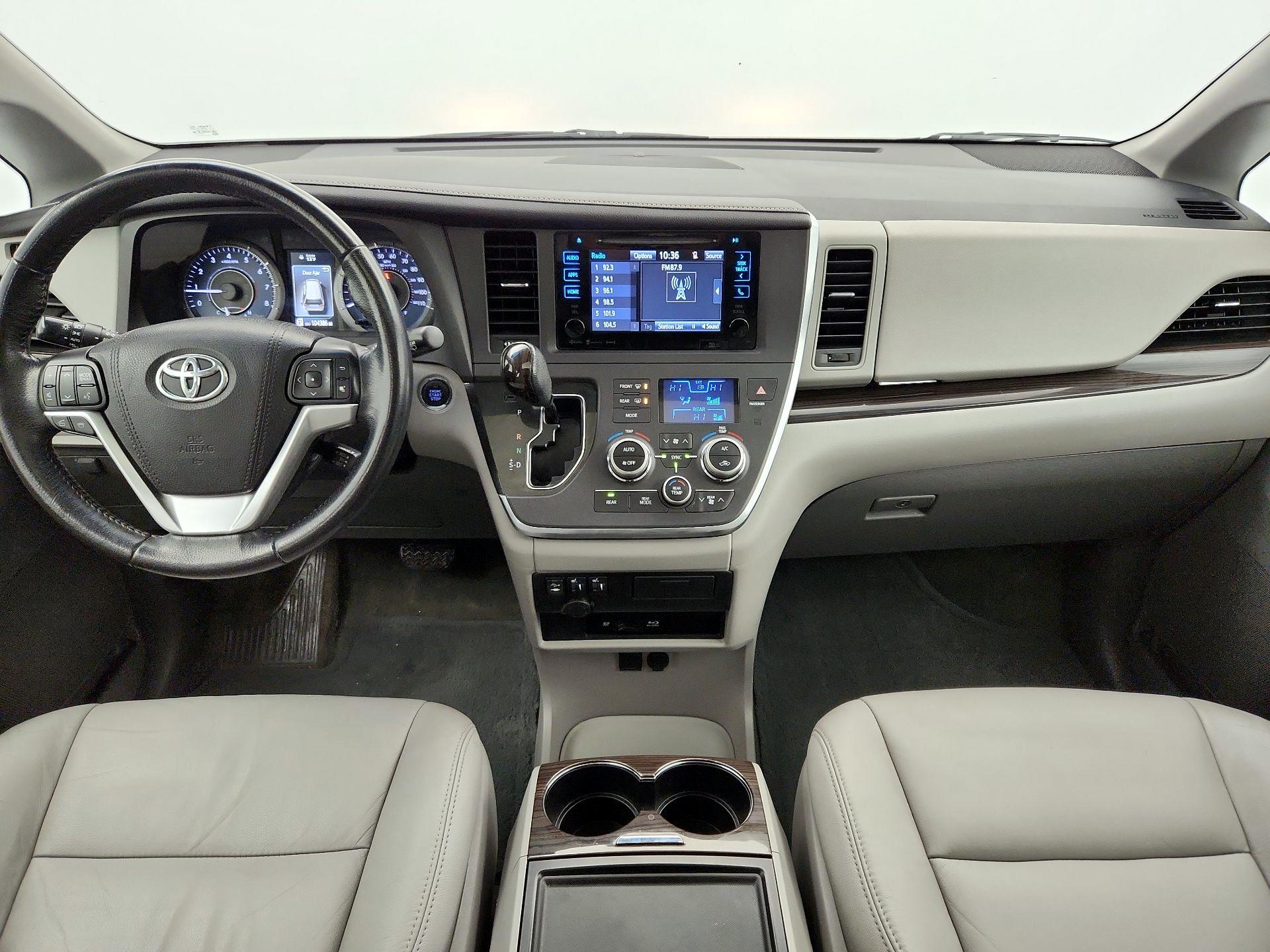 Thumbnail: 2016 Toyota Sienna - 9