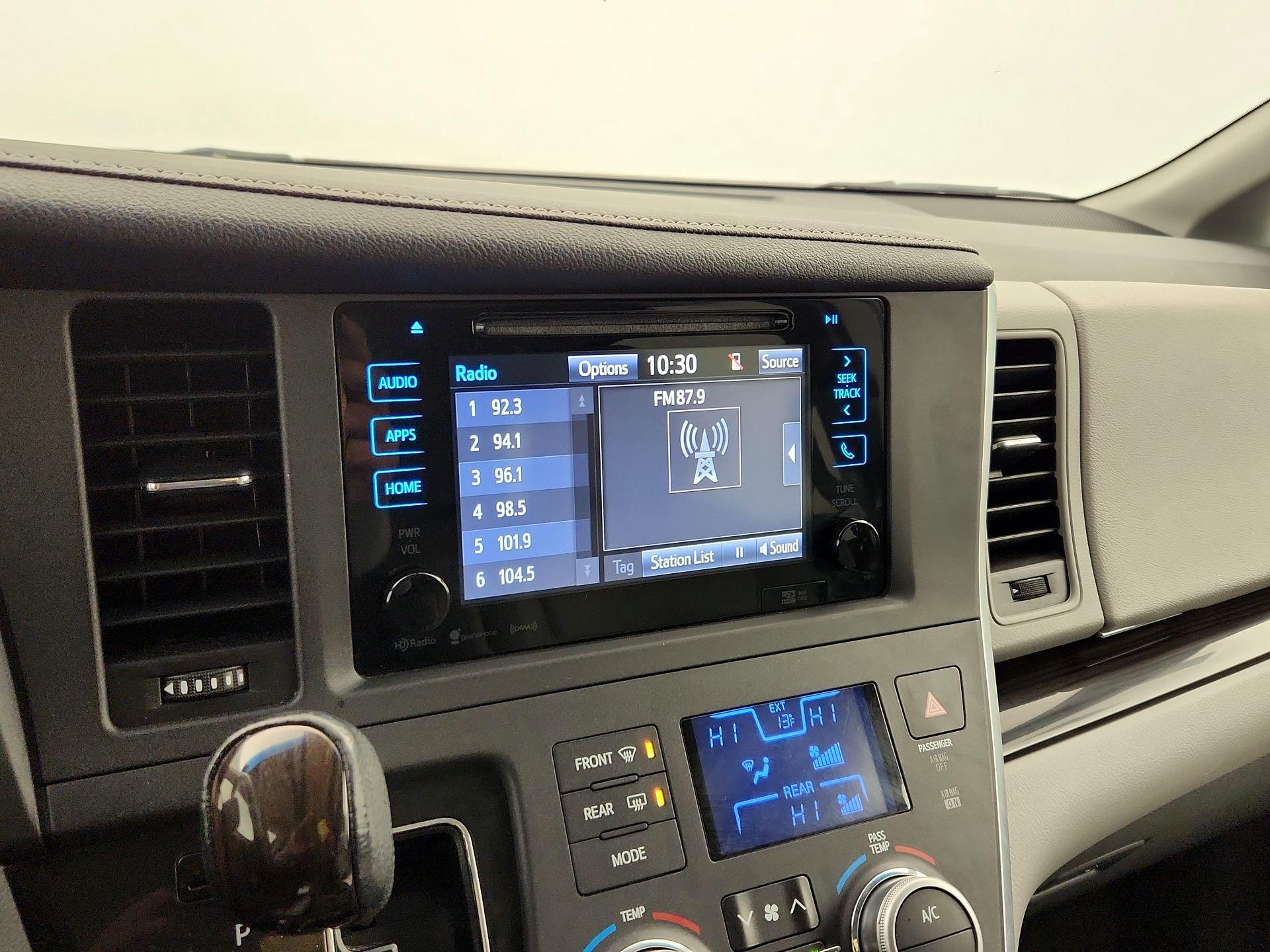 Thumbnail: 2016 Toyota Sienna - 15