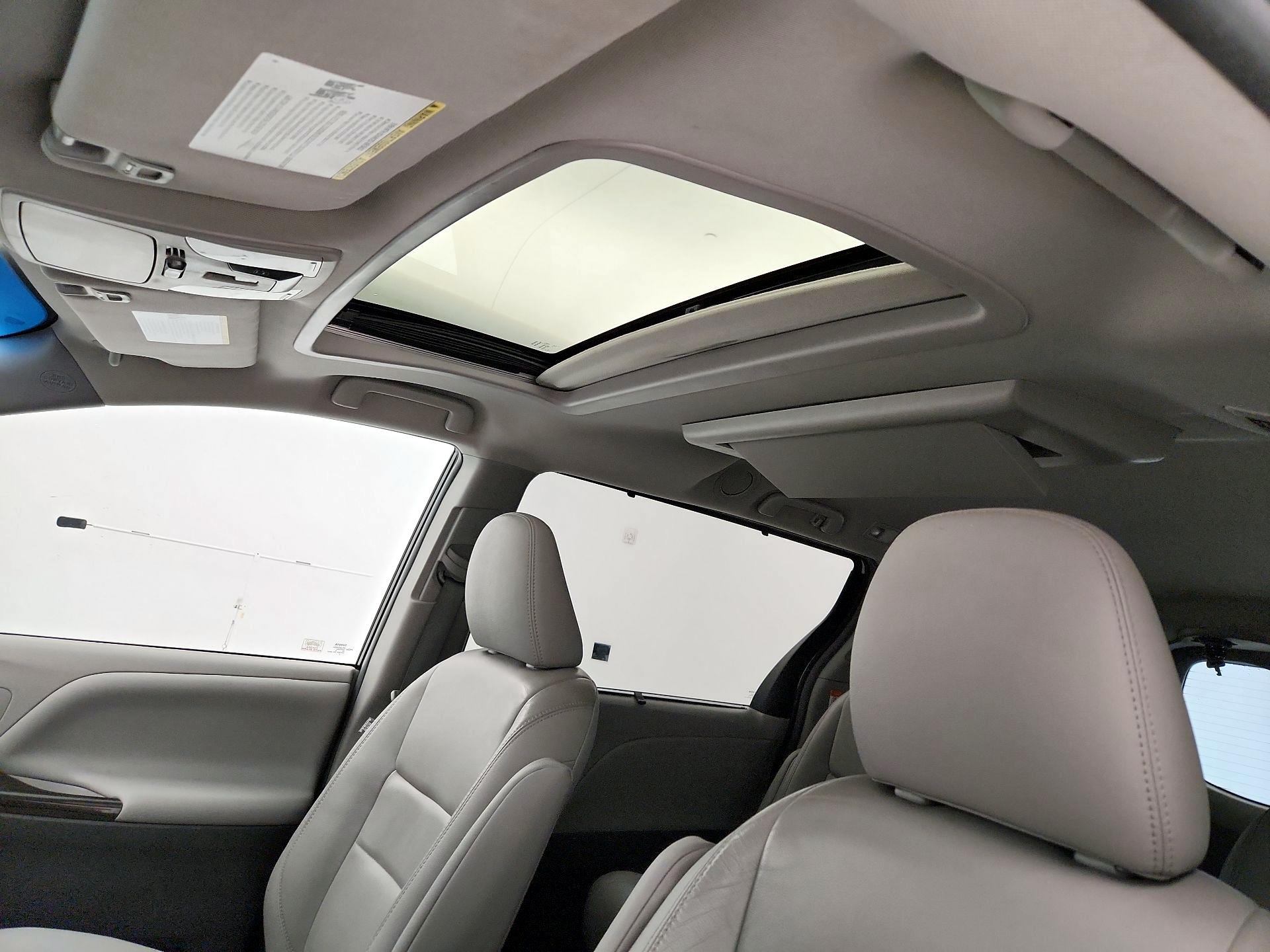 Thumbnail: 2016 Toyota Sienna - 19