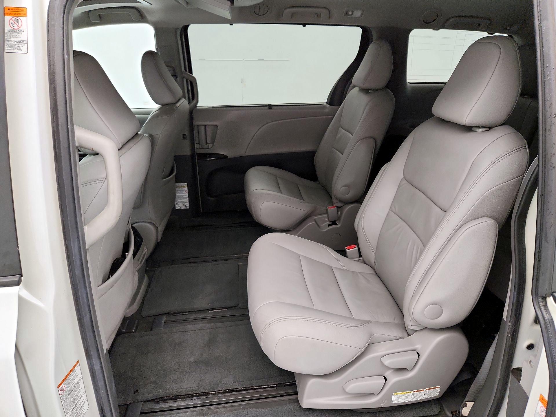 Thumbnail: 2016 Toyota Sienna - 20