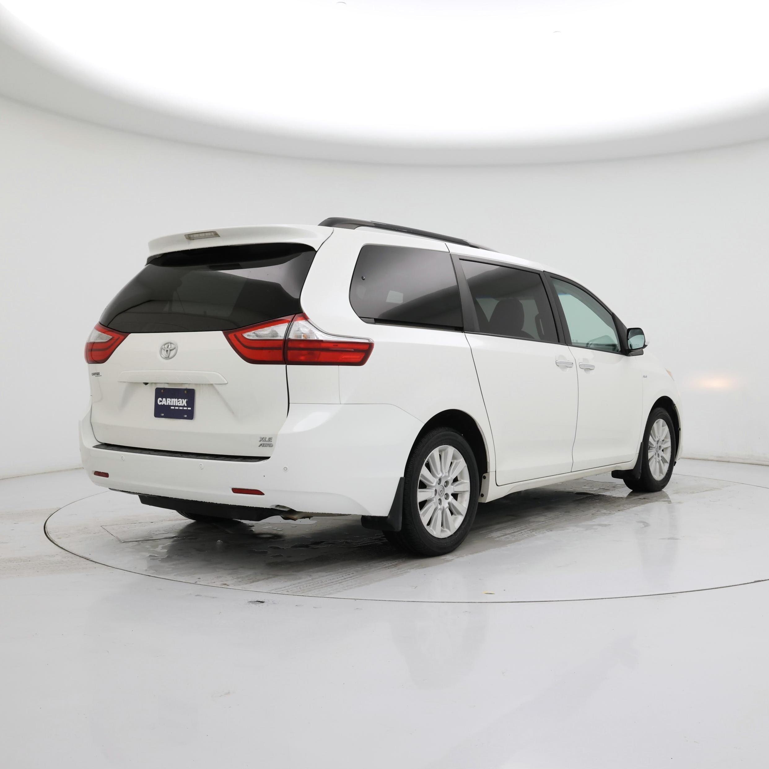 Thumbnail: 2016 Toyota Sienna - 8