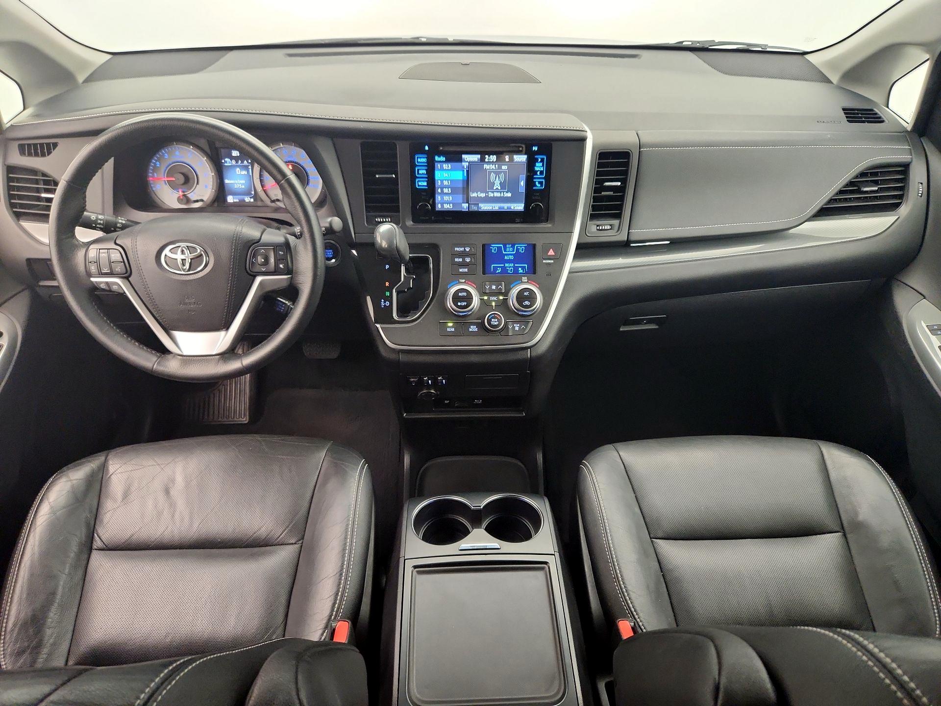 Thumbnail: 2017 Toyota Sienna - 9