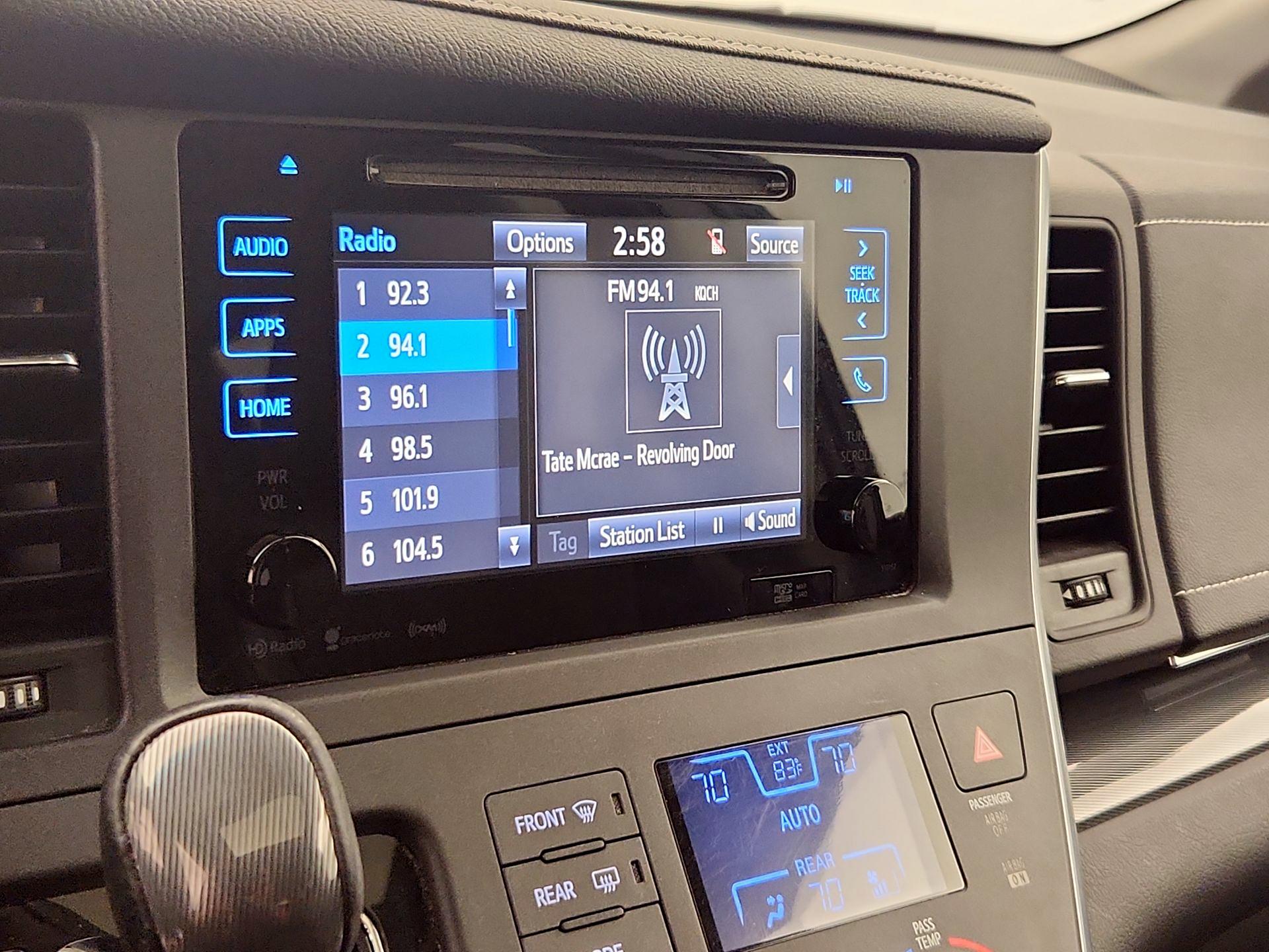 Thumbnail: 2017 Toyota Sienna - 16