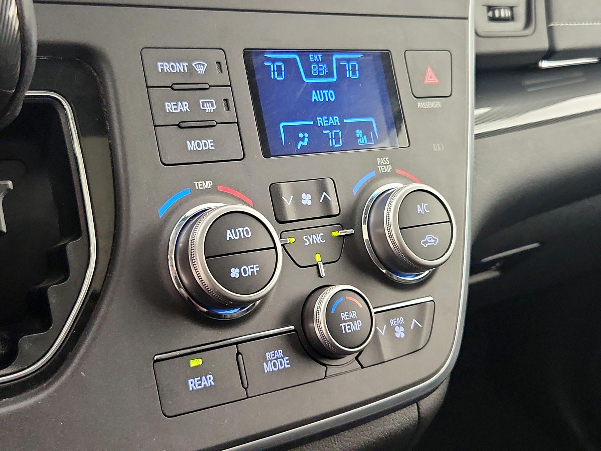 Thumbnail: 2017 Toyota Sienna - 17