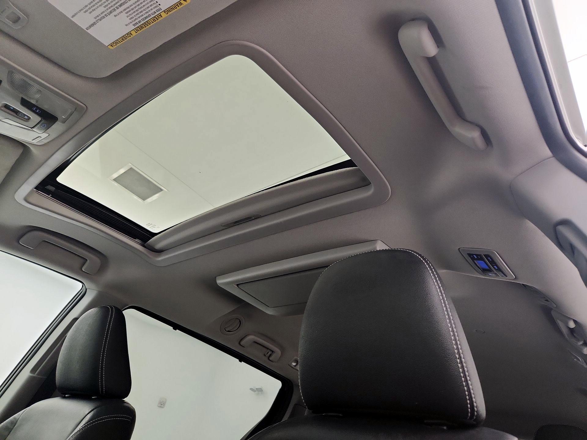 Thumbnail: 2017 Toyota Sienna - 20