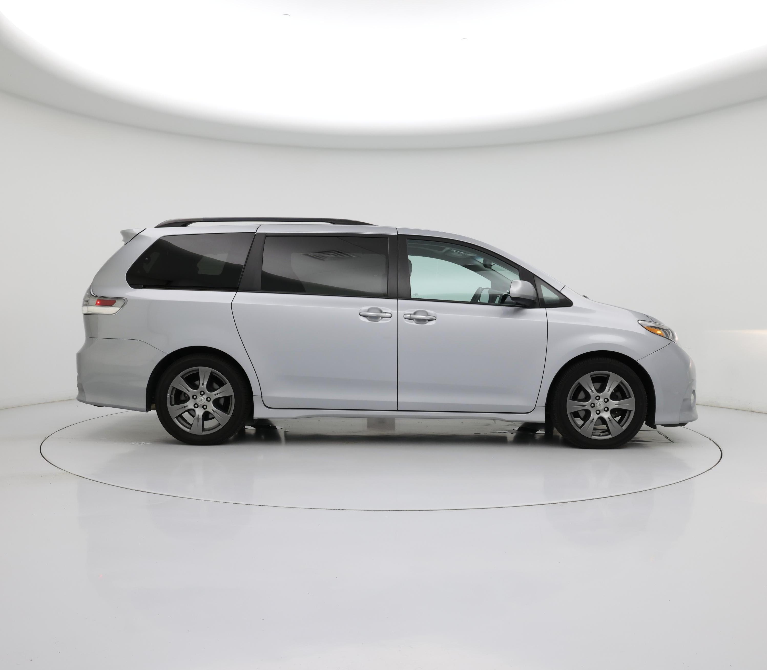 Thumbnail: 2017 Toyota Sienna - 7